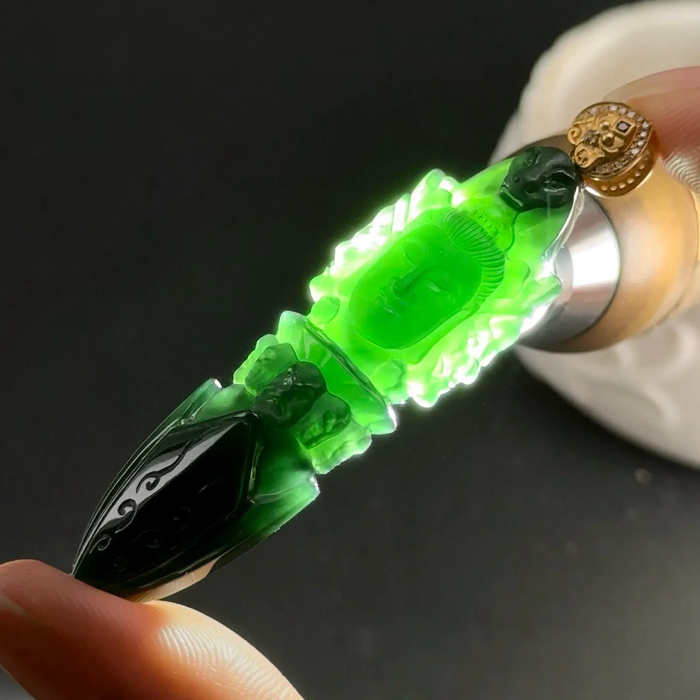 精品18k墨翠降魔杵 种好色正 黑度极好 打灯通透 油性十足  尺寸61.2