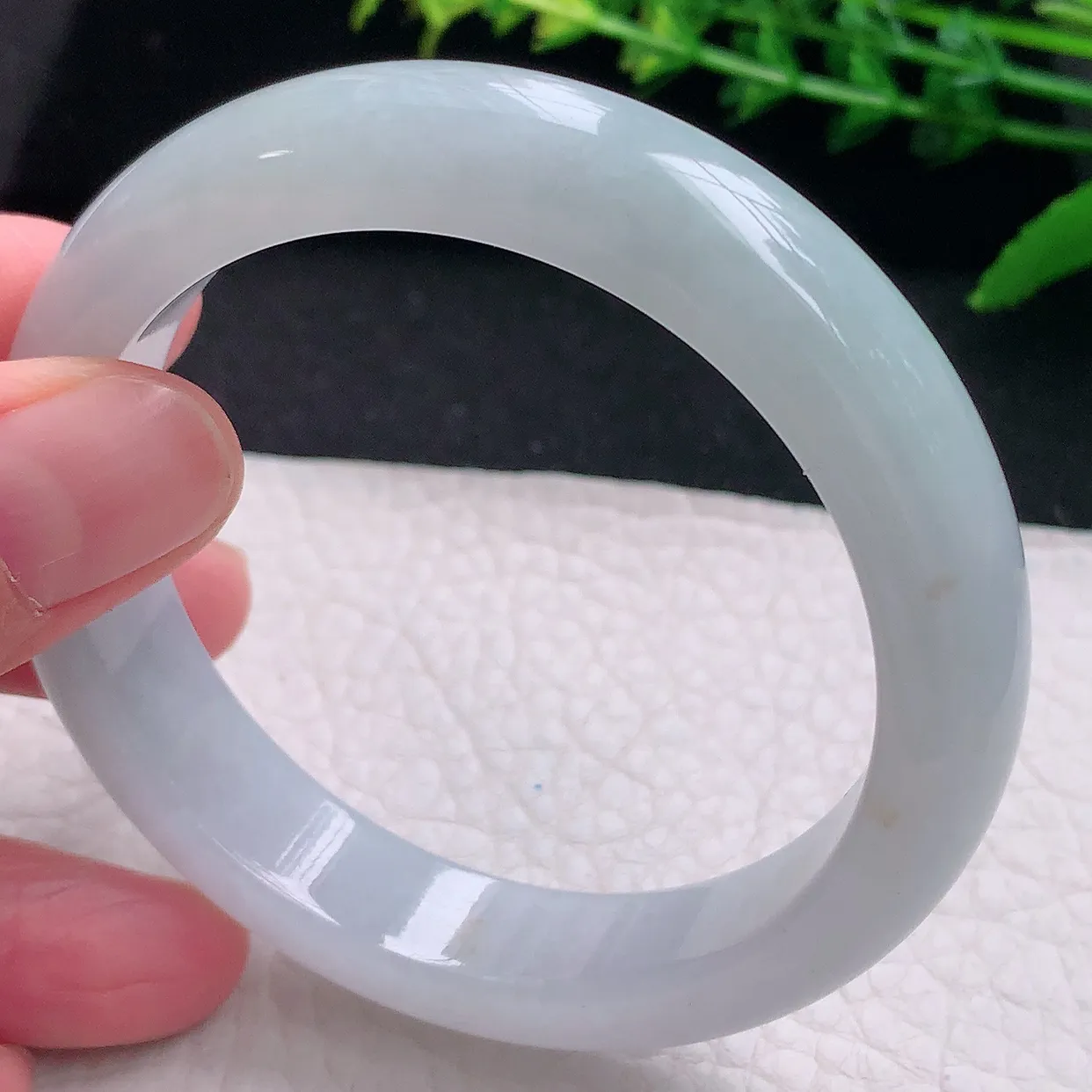 r自然光56*12.6*8.2平安镯 天然缅甸翡翠a 货冰胶清新宽边玉镯子