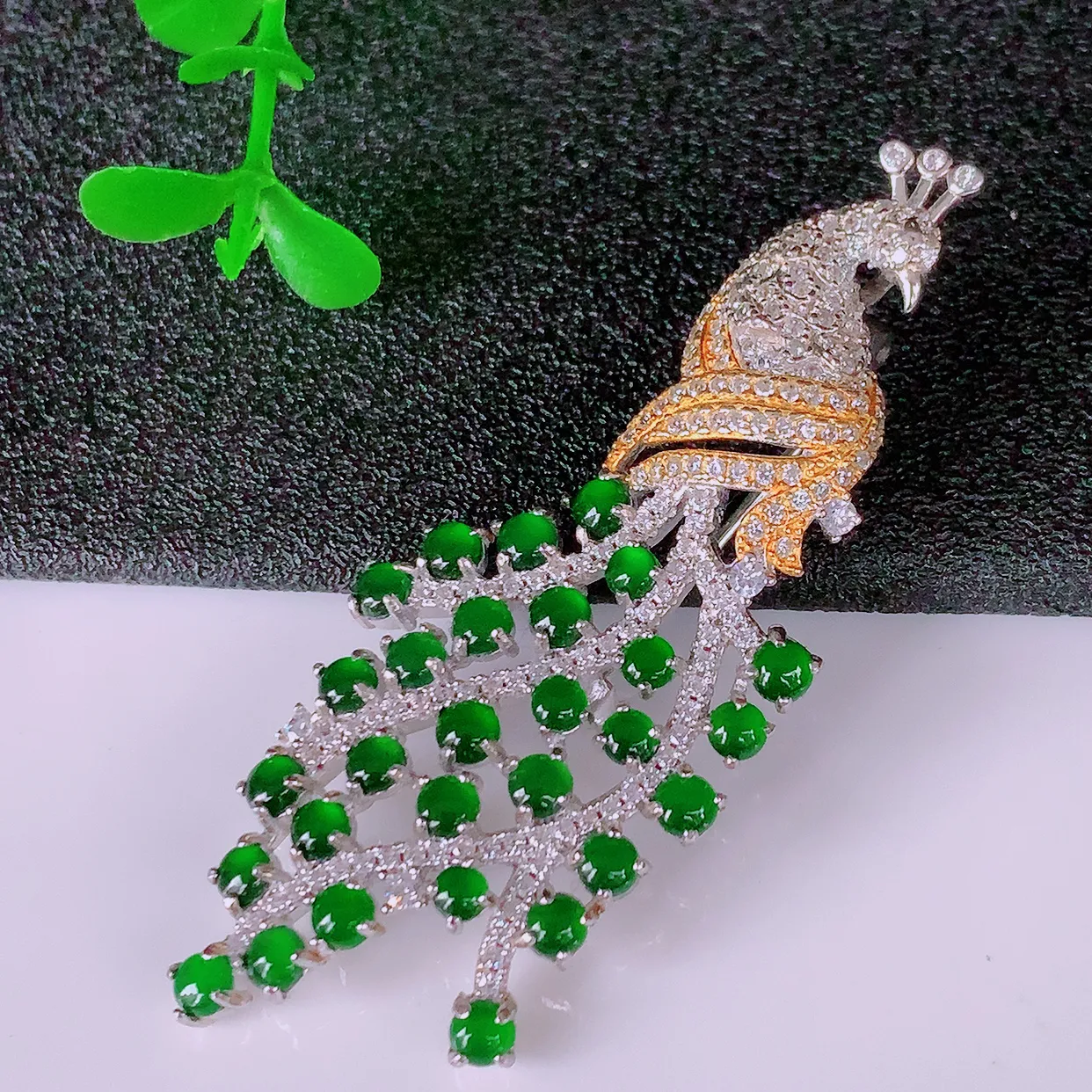 冰透满绿翡翠925银镶嵌凤凰胸针，自然光实拍，翠色灵动，颜色漂亮，种老水足，品相佳，佩戴佳品！#98