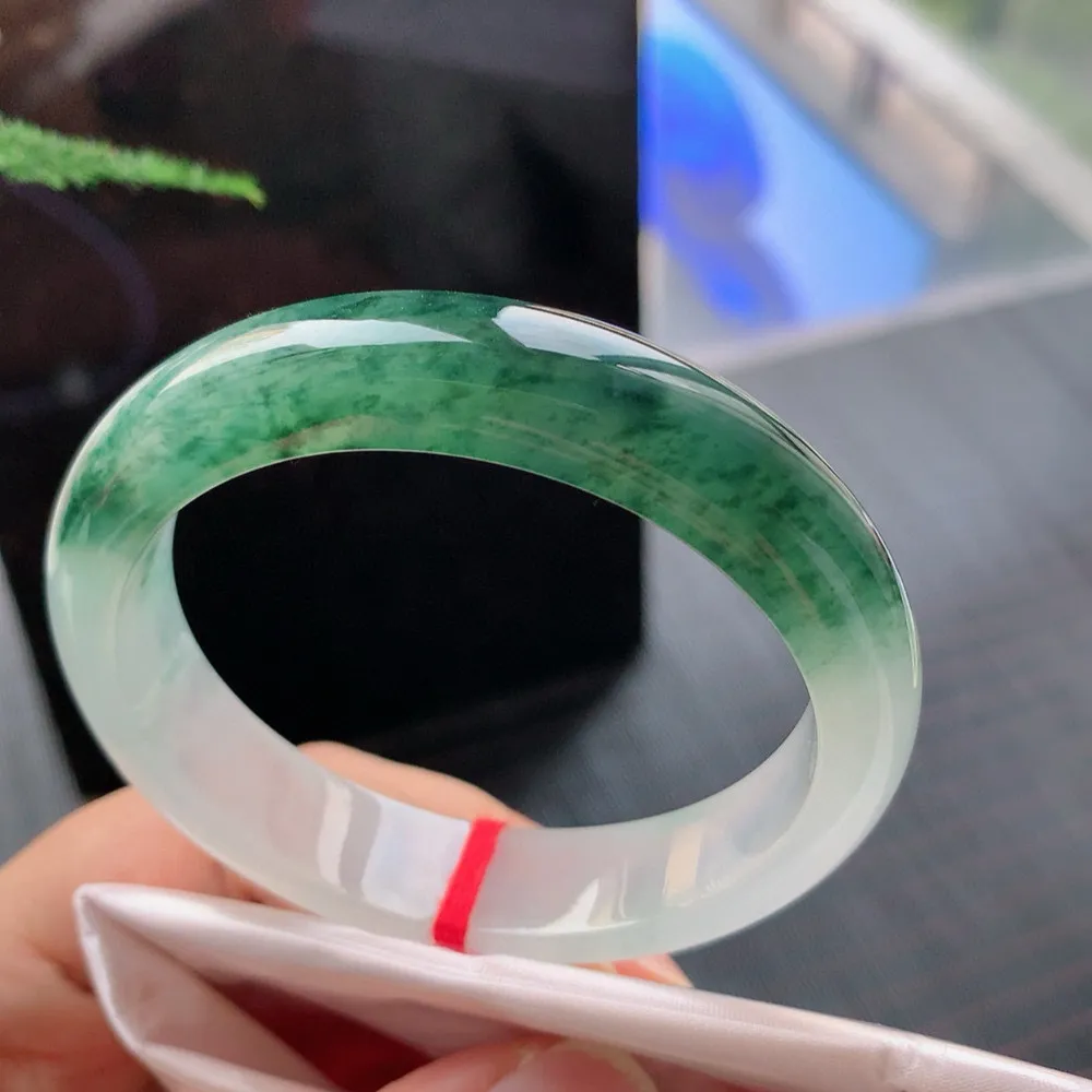 贵妃冰玻飘花 无瑕 尺寸:55.8/51.1/13.1/7.7 花美 种水好