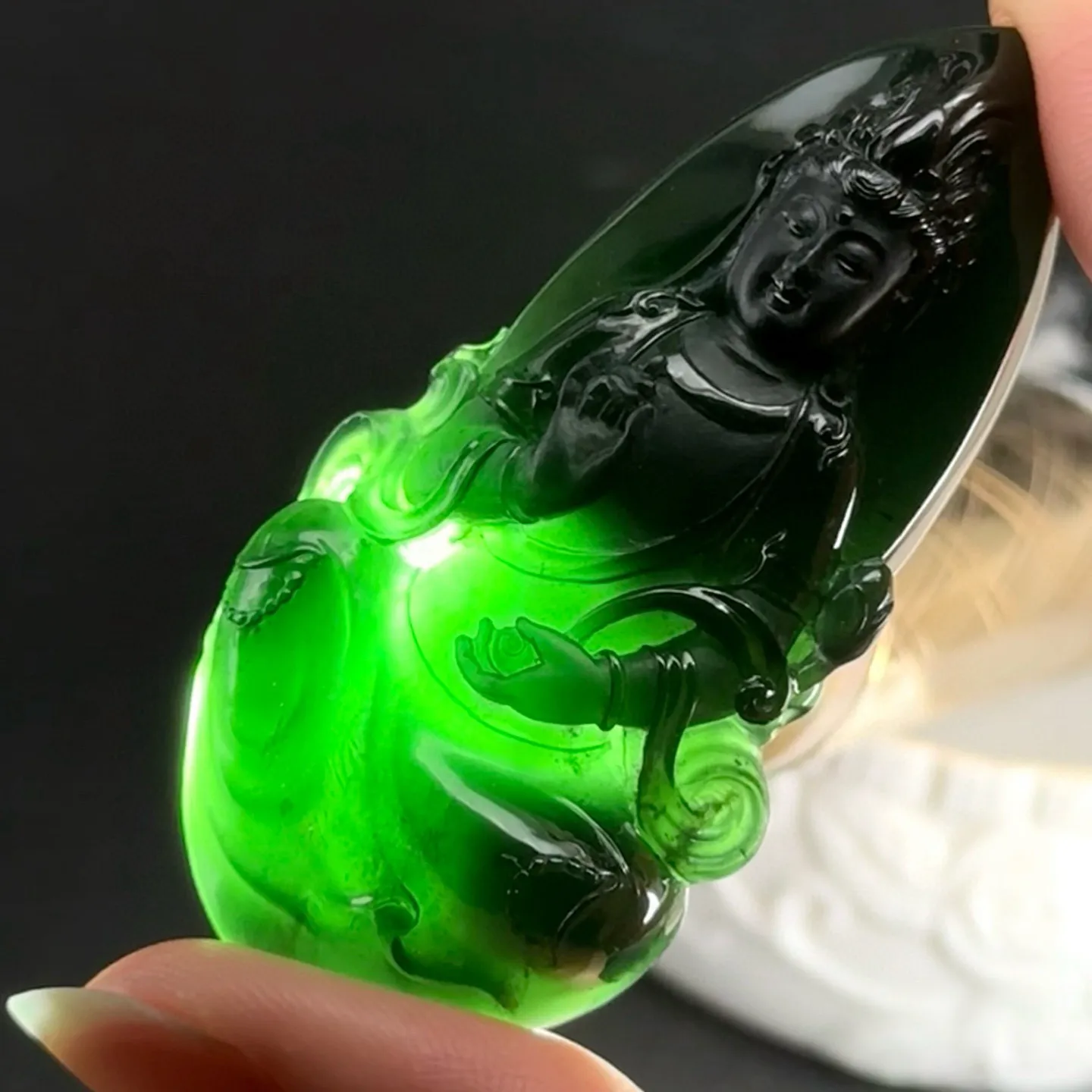 精品墨翠观音 种好色正 黑度极好 打灯通透 油性十足 尺寸60