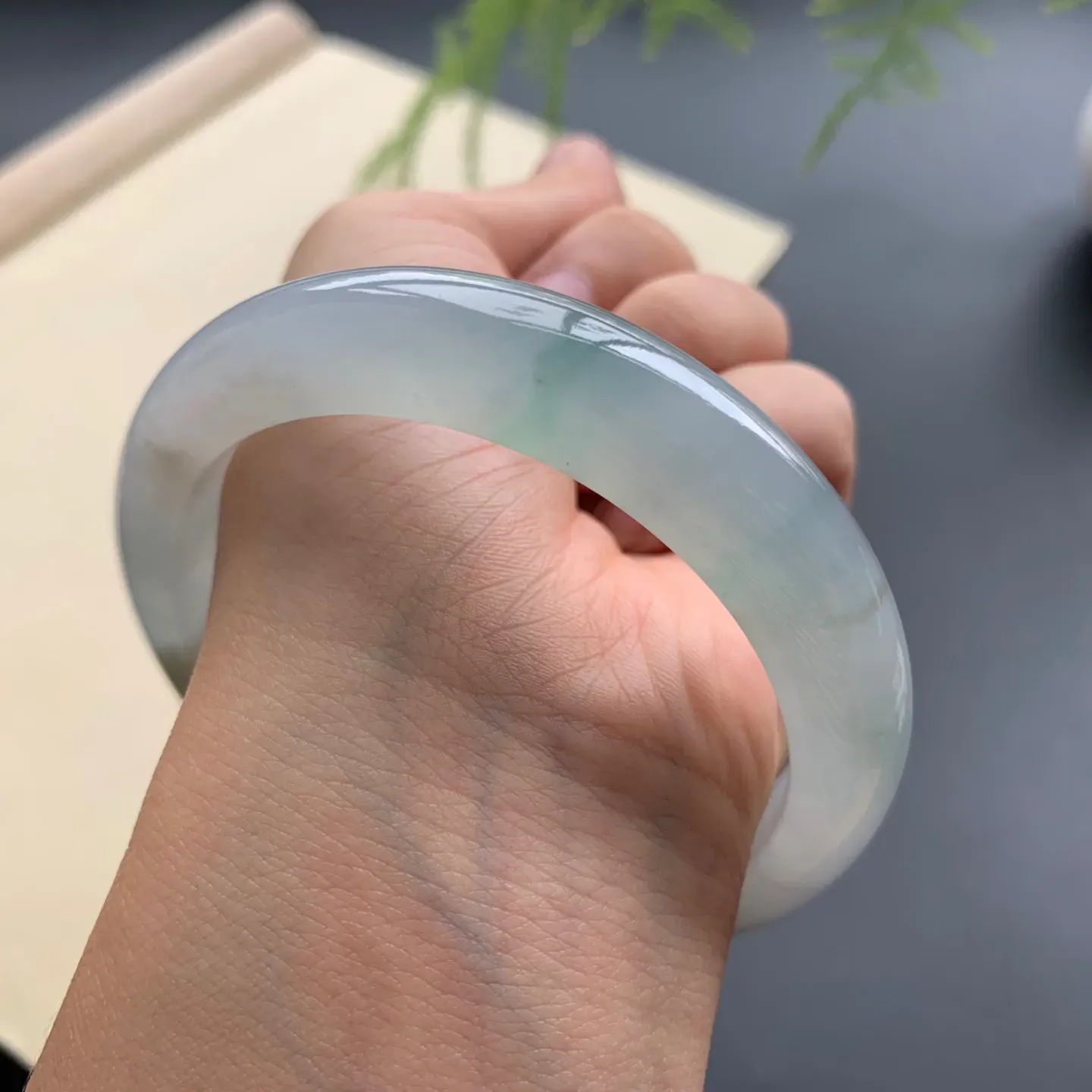 58圈口冰种正圈手镯 尺寸：58-12.2-8.6，无纹裂，水润透亮，胶感十足