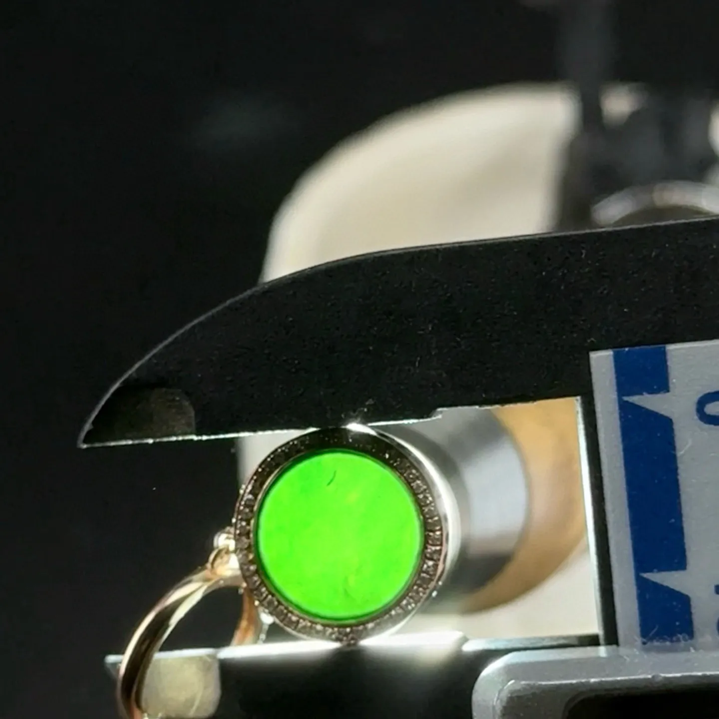 精品18k圆片耳坠 种好色正 黑度极好 打灯通透 油性十足 尺寸12.7