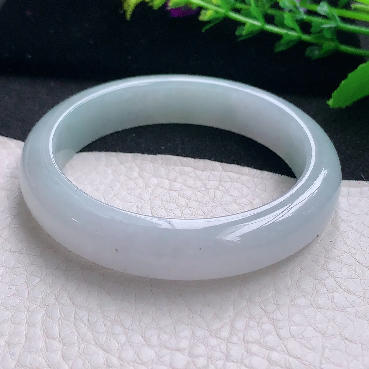 r自然光56*12.6*8.2平安镯 天然缅甸翡翠a 货冰胶清新宽边玉镯子