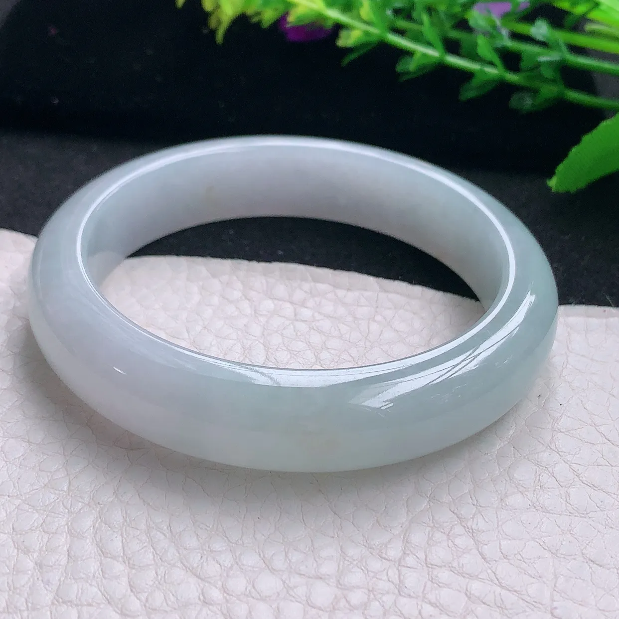 r自然光56*12.6*8.2平安镯 天然缅甸翡翠a 货冰胶清新宽边玉镯子