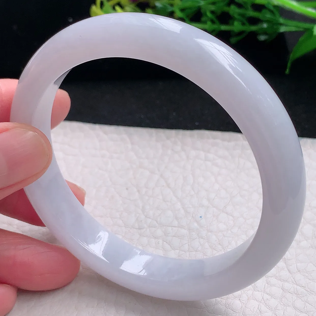 z大圈口60*11.8*8.2平安镯 天然缅甸翡翠a 货白月光宽边玉镯子 玉手环