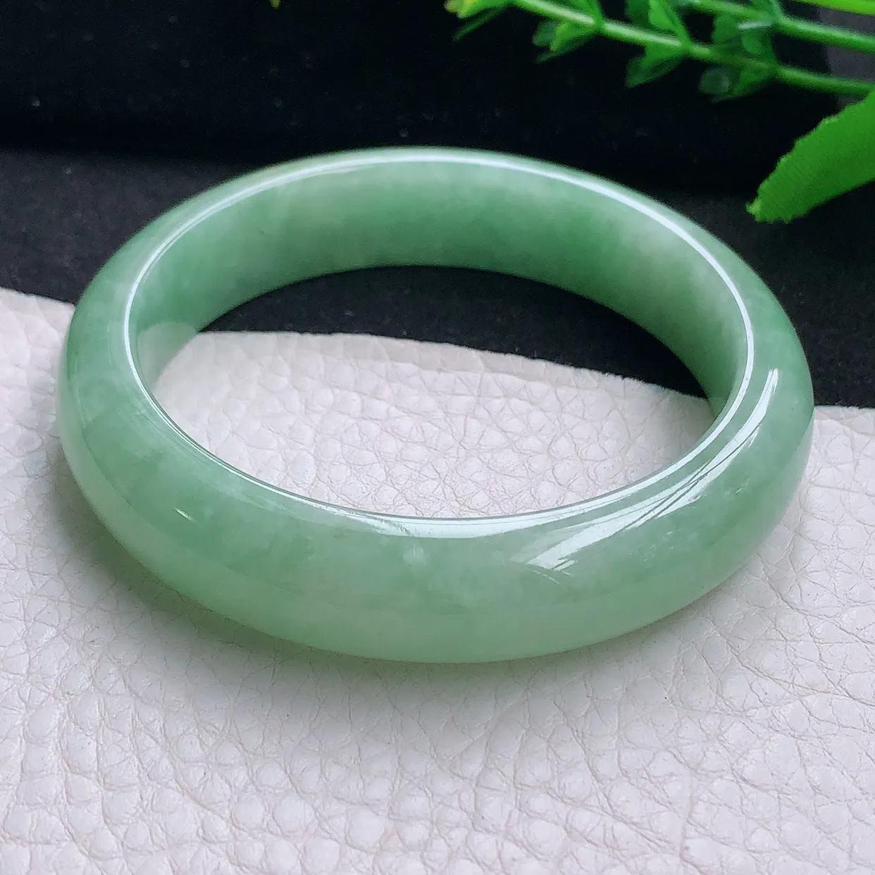 n自然光56*13.5*7.7平安镯 天然缅甸翡翠a 货黄加绿宽边玉镯子 玉手环