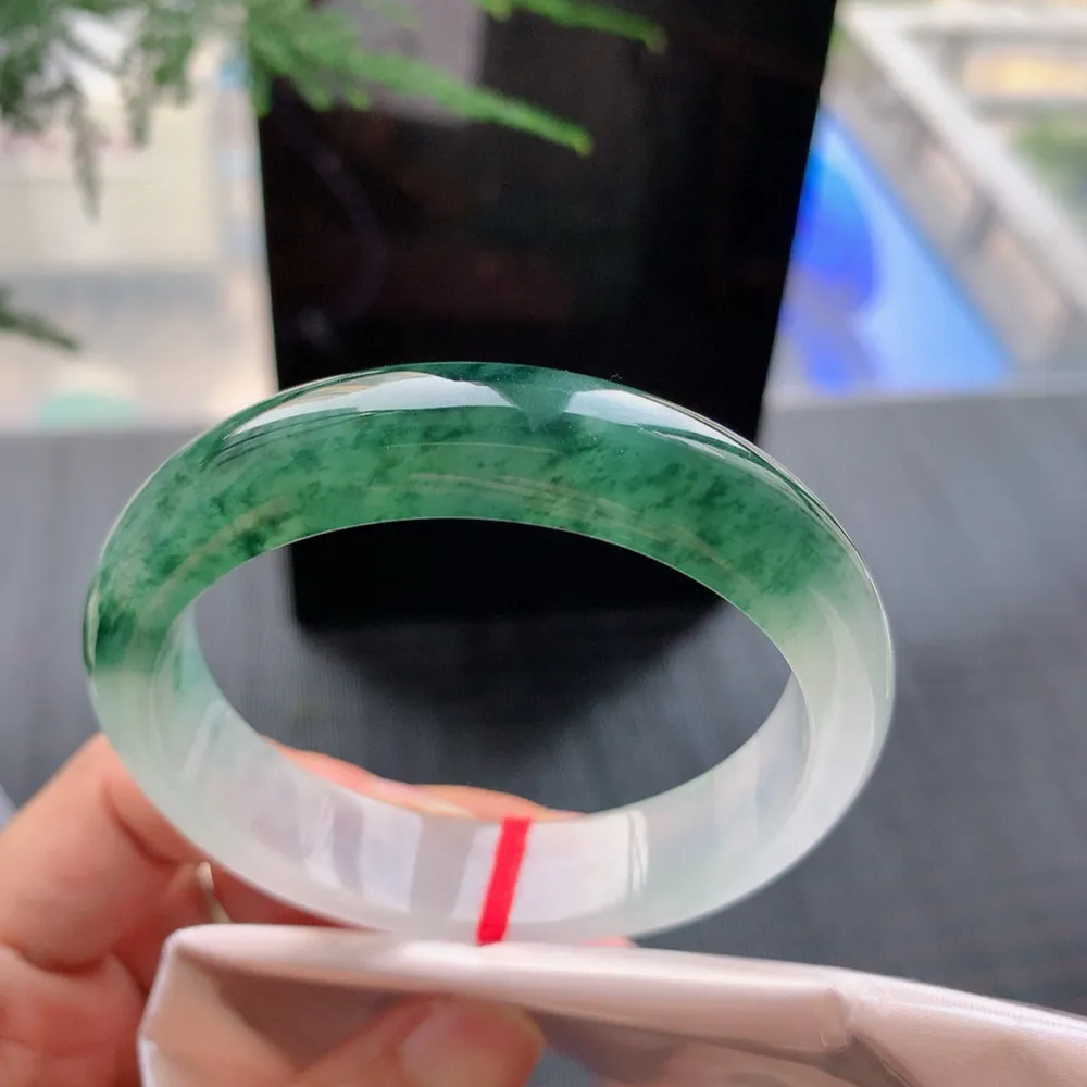 贵妃冰玻飘花 无瑕 尺寸:55.8/51.1/13.1/7.7 花美 种水好