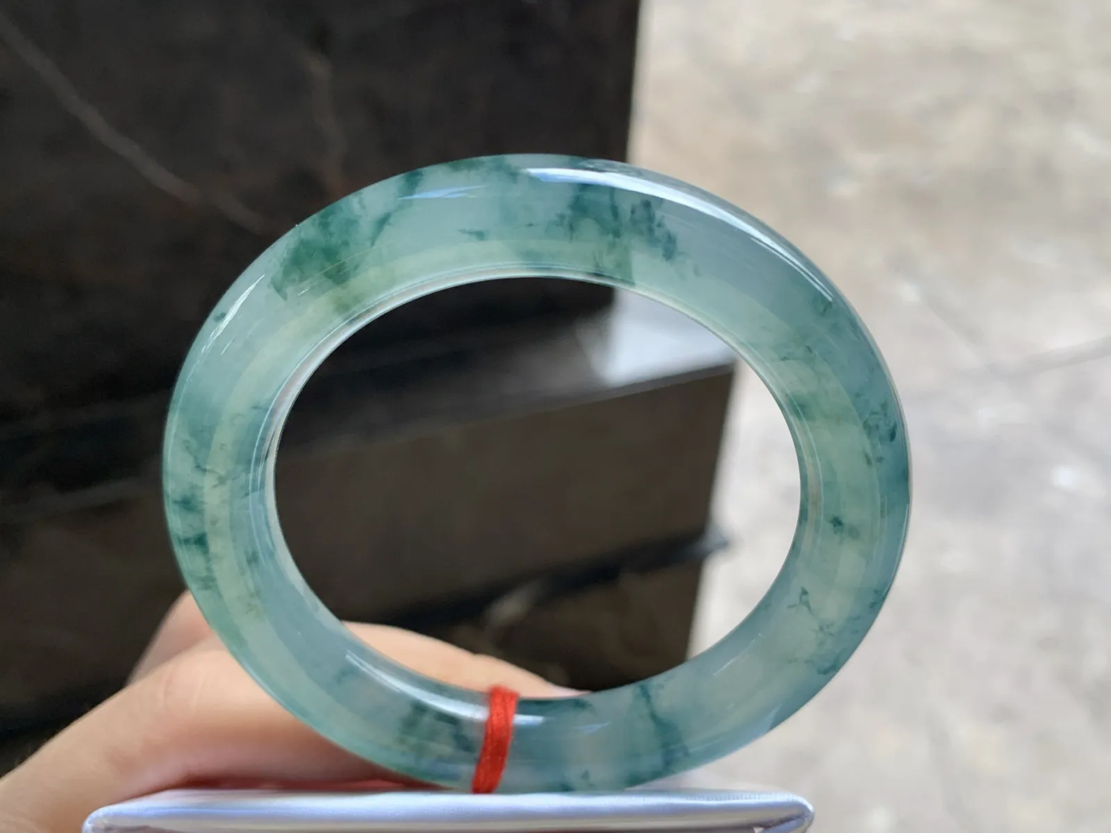 53.5-11

冰蓝花圆条手镯^_^冰透 荧光十足