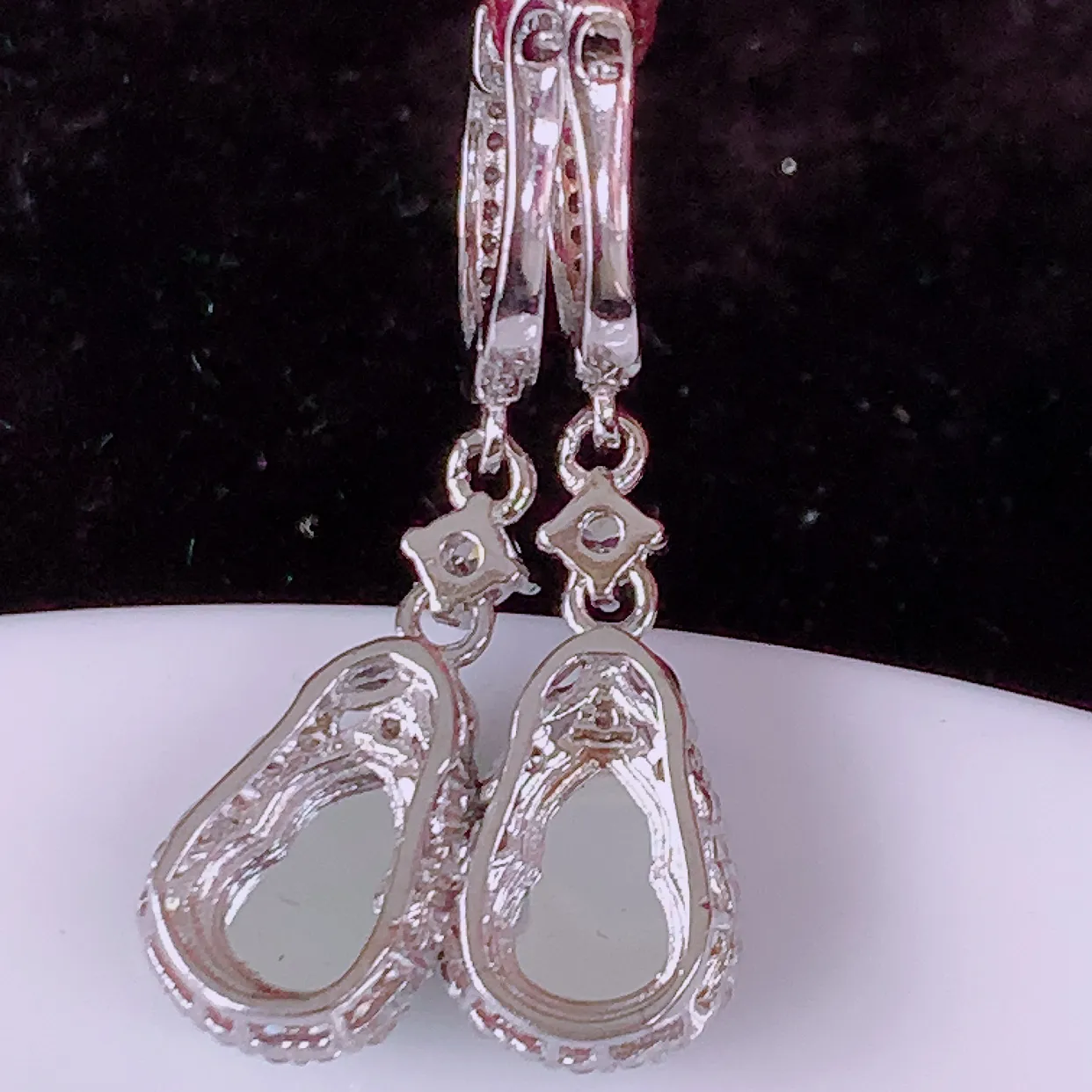 冰透满绿翡翠925银镶嵌葫芦耳坠，自然光实拍，翠色灵动，颜色漂亮，种老水足，品相佳，佩戴佳品！#98.2整体30*8.5*5.8裸石9*6