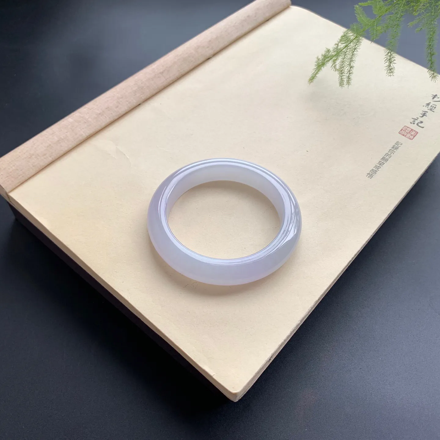 56.6圈口冰正圈手镯 尺寸：56.6-12-9.8，无纹裂，白净光滑，细腻起胶