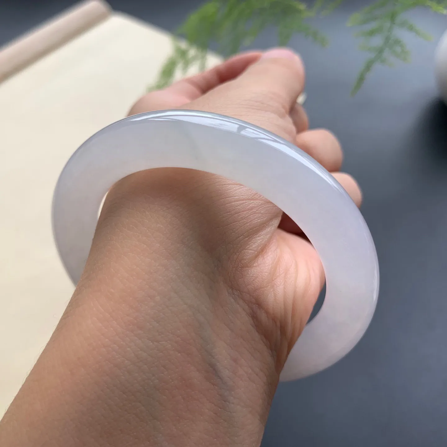 圈口冰圆条手镯 尺寸：52.8-10.5-10，水润起胶，条形饱满