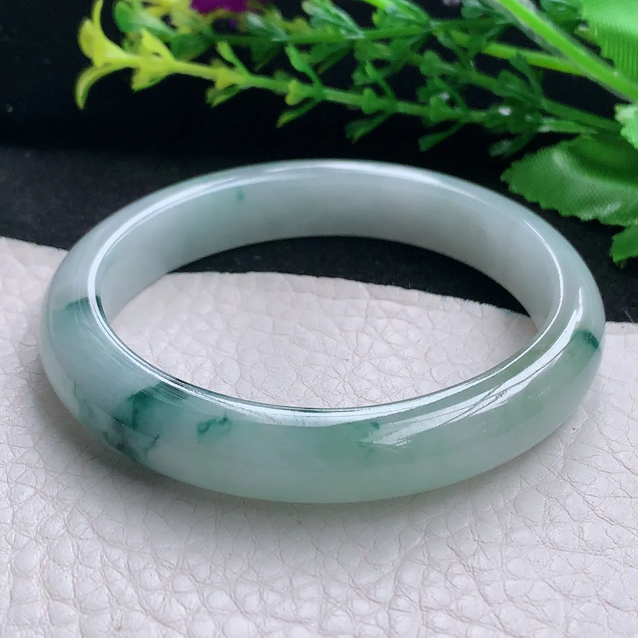 pj自然光54.5*48.6*10*7.5贵妃镯 天然缅甸翡翠a 货冰飘花蛋形宽边玉镯子 玉手环