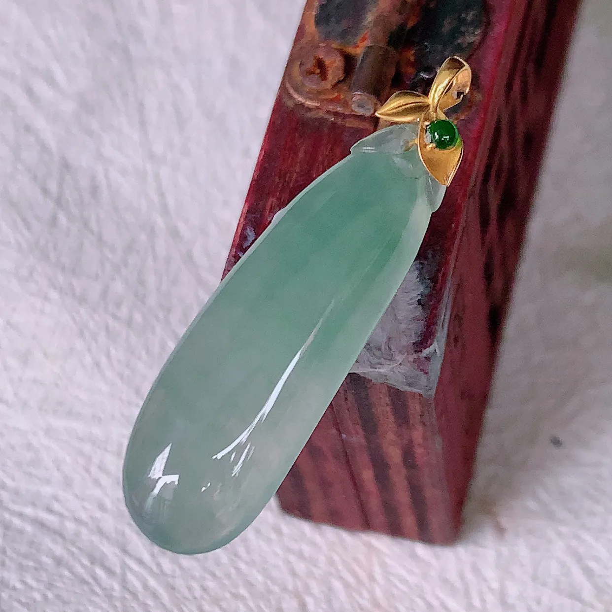 18K金镶嵌冰种福瓜翡翠吊坠，呱呱来财，饱满，福气满满的美好寓意！#12.2