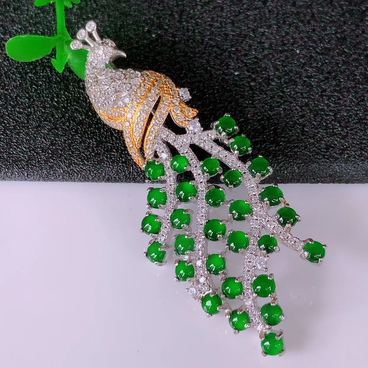 冰透满绿翡翠925银镶嵌凤凰胸针，自然光实拍，翠色灵动，颜色漂亮，种老水足，品相佳，佩戴佳品！#98.2整体55.5*22*9.5裸石2.6*2.6