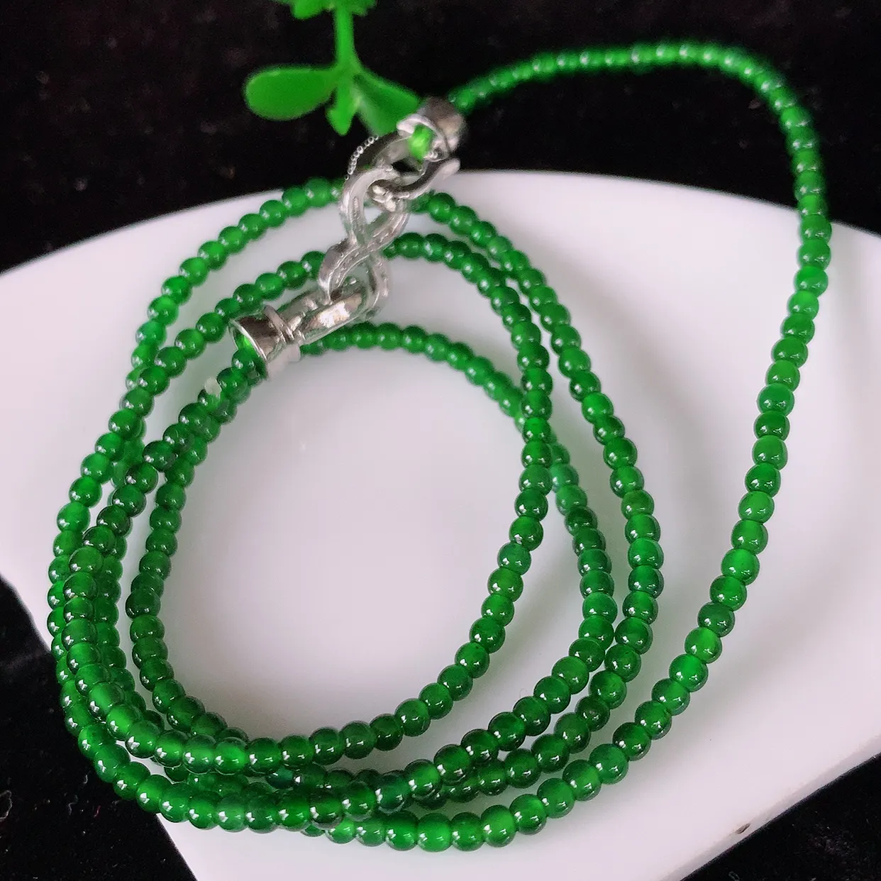 自然光实拍，冰种满绿圆珠项链  翡翠项链 （装饰扣）玉质细腻  冰清玉润  颜色漂亮  #81.2取一尺寸2.5mm