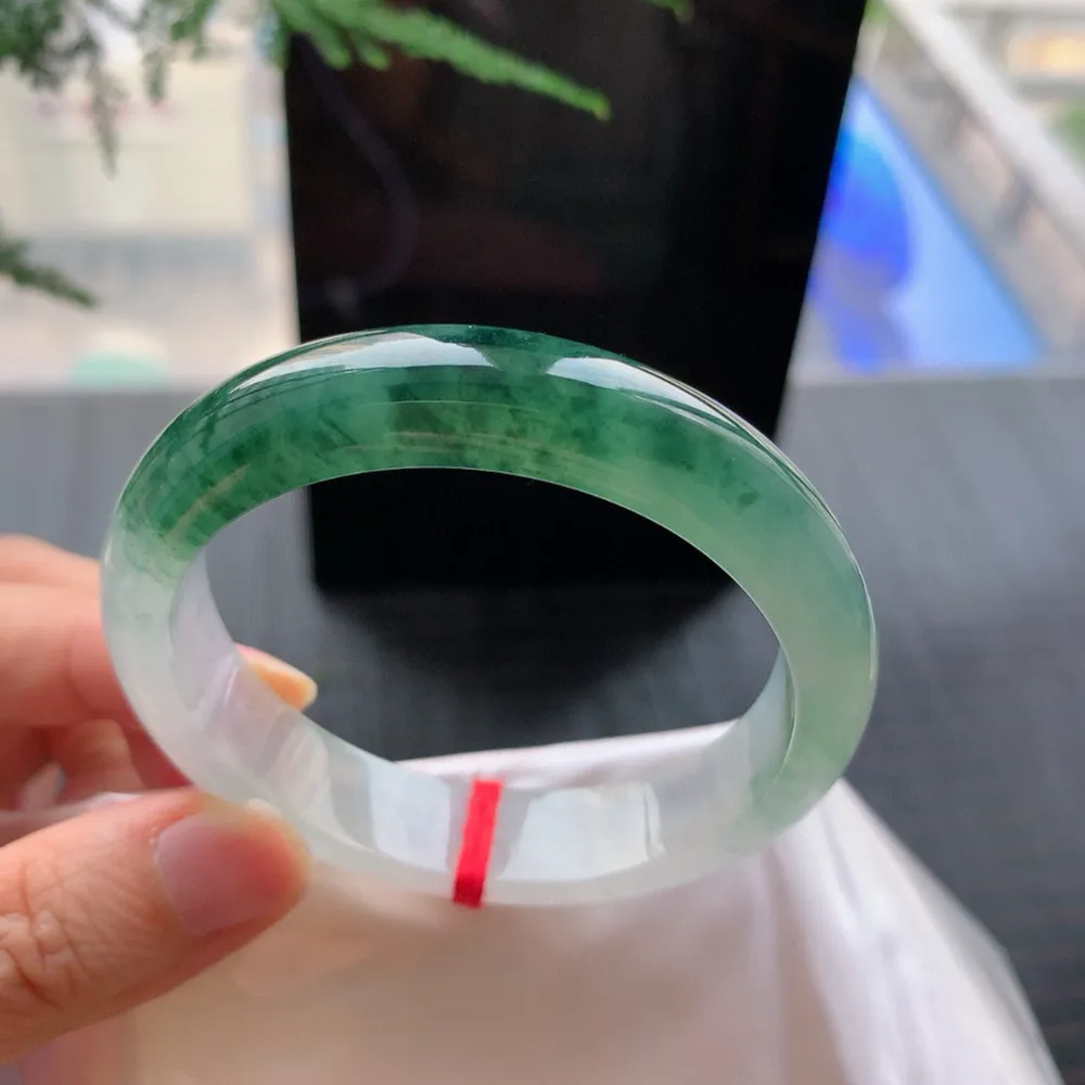 贵妃冰玻飘花 无瑕 尺寸:55.8/51.1/13.1/7.7 花美 种水好