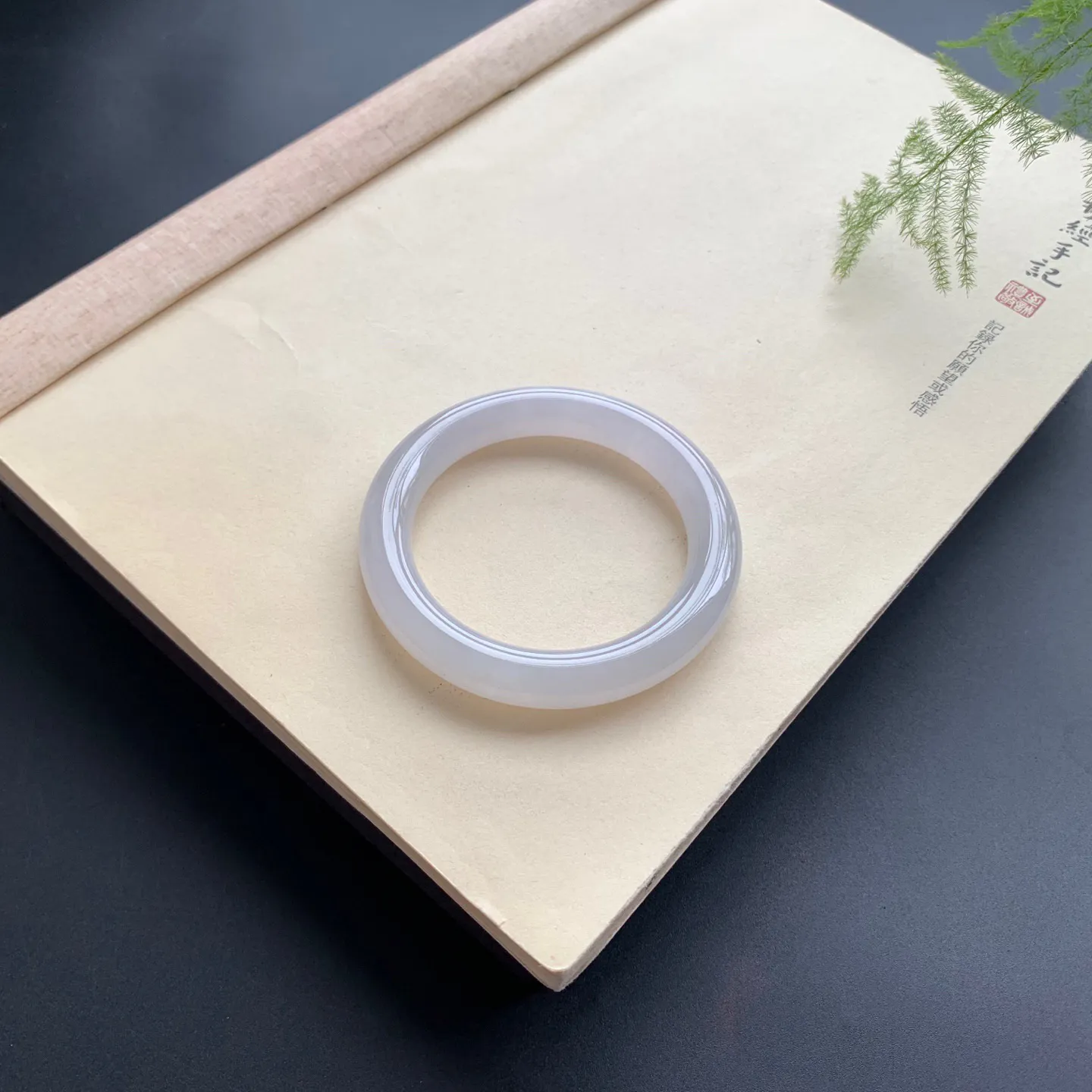 圈口冰圆条手镯 尺寸：52.8-10.5-10，水润起胶，条形饱满