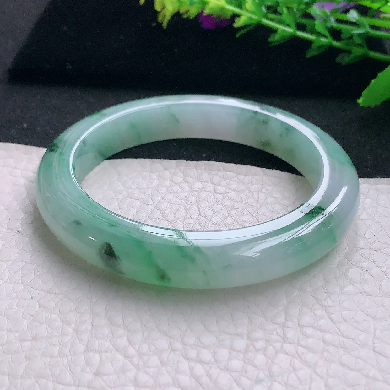 js自然光56*10.8*9.3平安镯 天然缅甸翡翠a 货冰飘绿花清秀宽边玉镯子