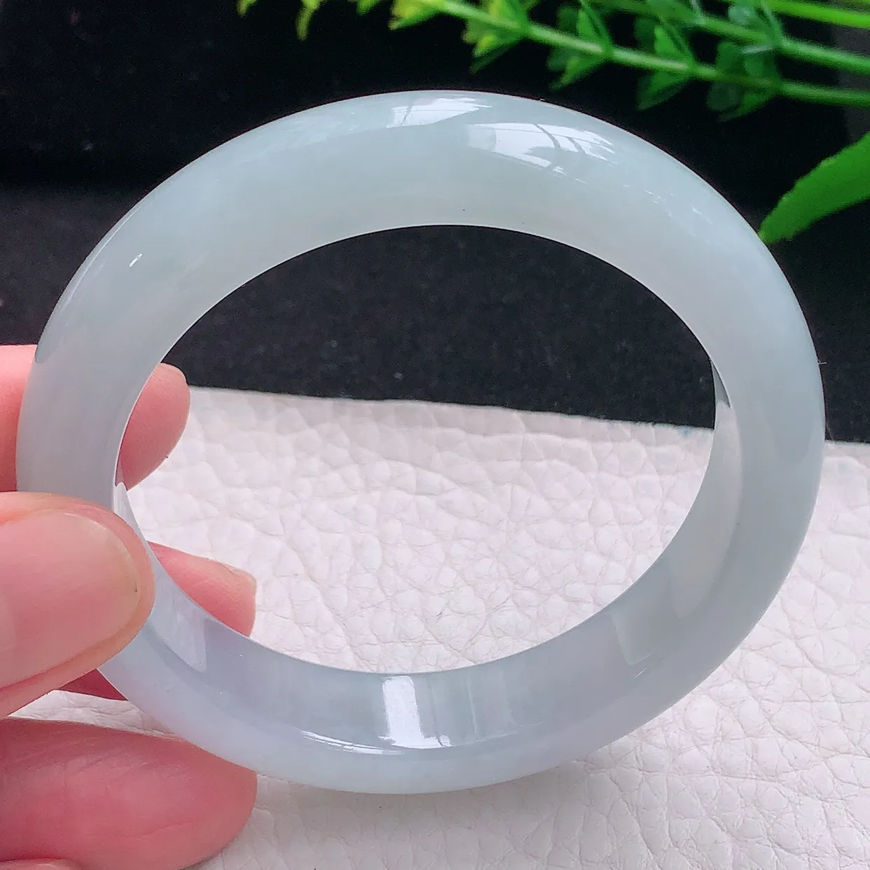 r自然光53.5*12.2*8.2平安镯 天然缅甸翡翠a 货冰荧纯美宽边玉镯子