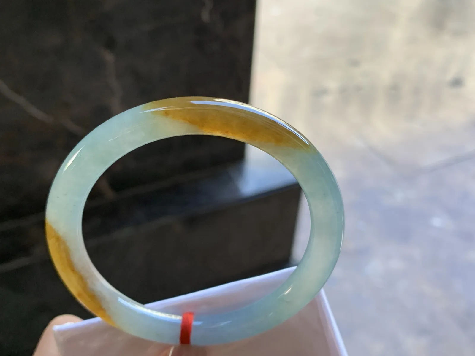 56-8.2

冰黄翡圆条手镯^_^