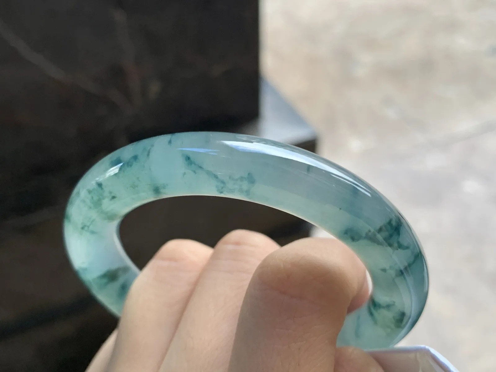 53.5-11

冰蓝花圆条手镯^_^冰透 荧光十足