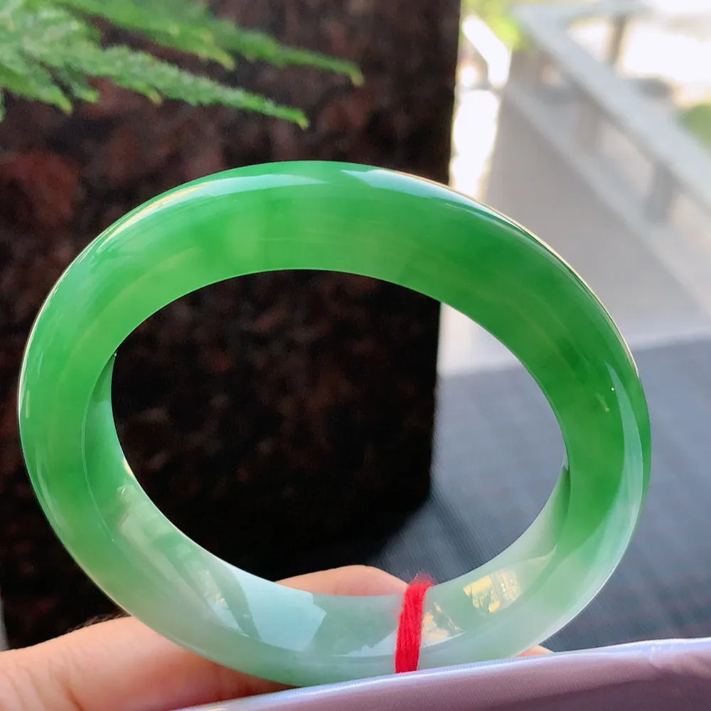 正圈一大圈阳绿 无瑕 尺寸:56.4/12.2/9.4 色好