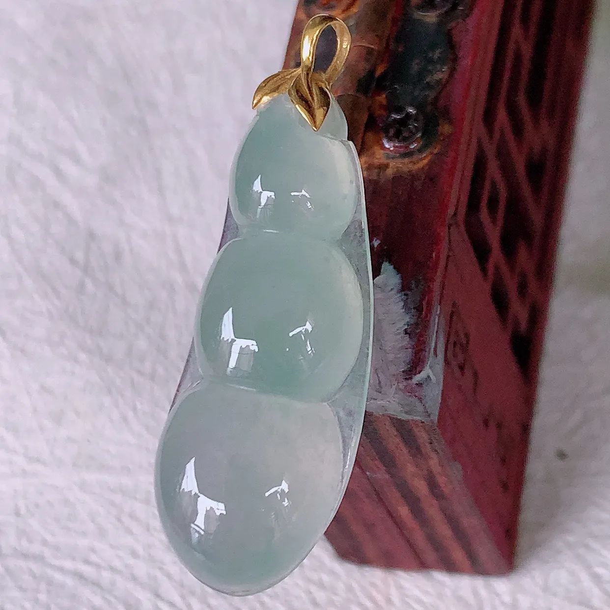 18K金镶嵌冰种翡翠四季豆吊坠，平安豆福豆玉坠，冰润通透，豆粒饱满，寓意：豆蔻年华！#12.2整体36裸石30*12*6.2