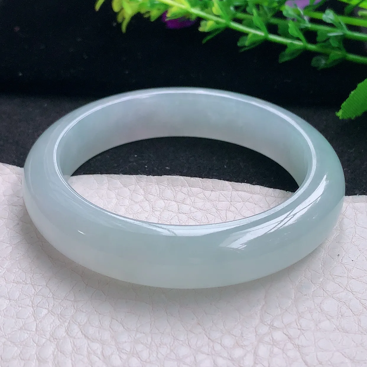 r自然光53.5*12.2*8.2平安镯 天然缅甸翡翠a 货冰荧纯美宽边玉镯子