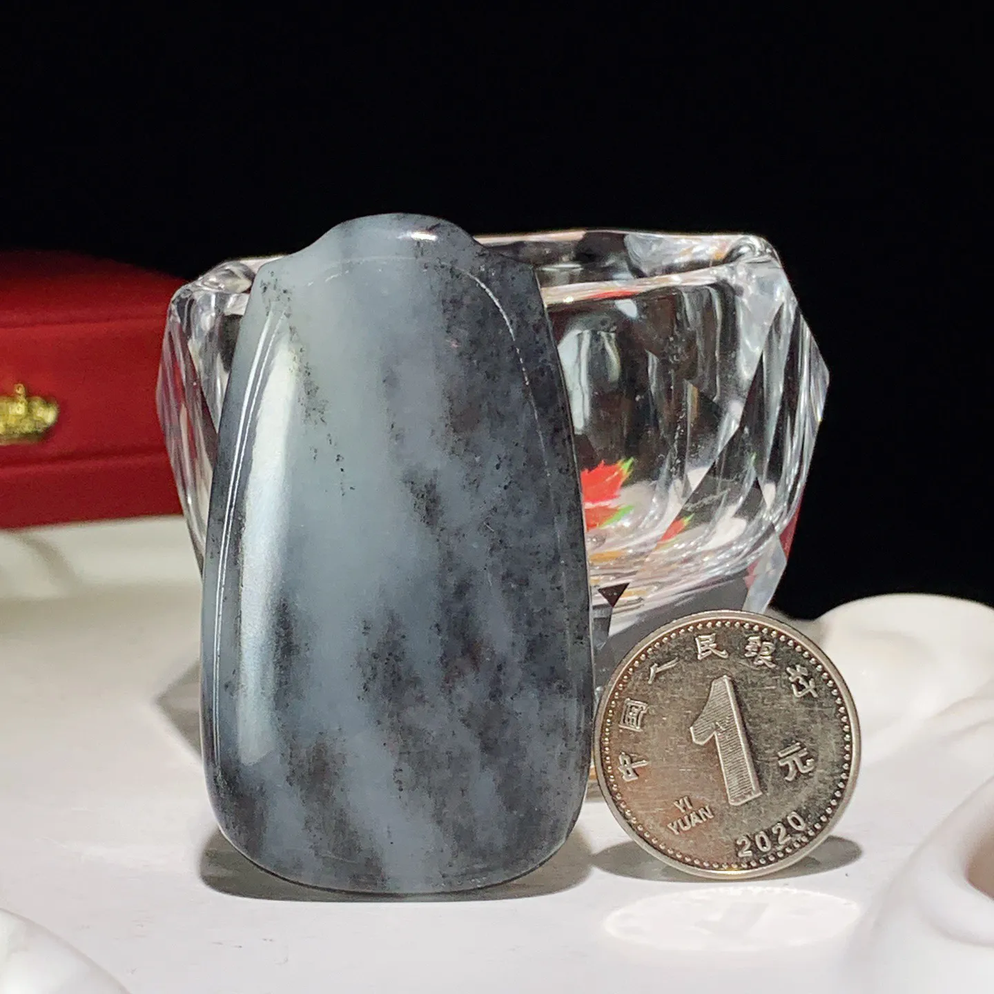 新疆籽料青花山水怡情平安无事牌子挂件。尺寸56/33/10重38克。玉质细腻油润。手推出油。佩戴高端典雅。lt251103