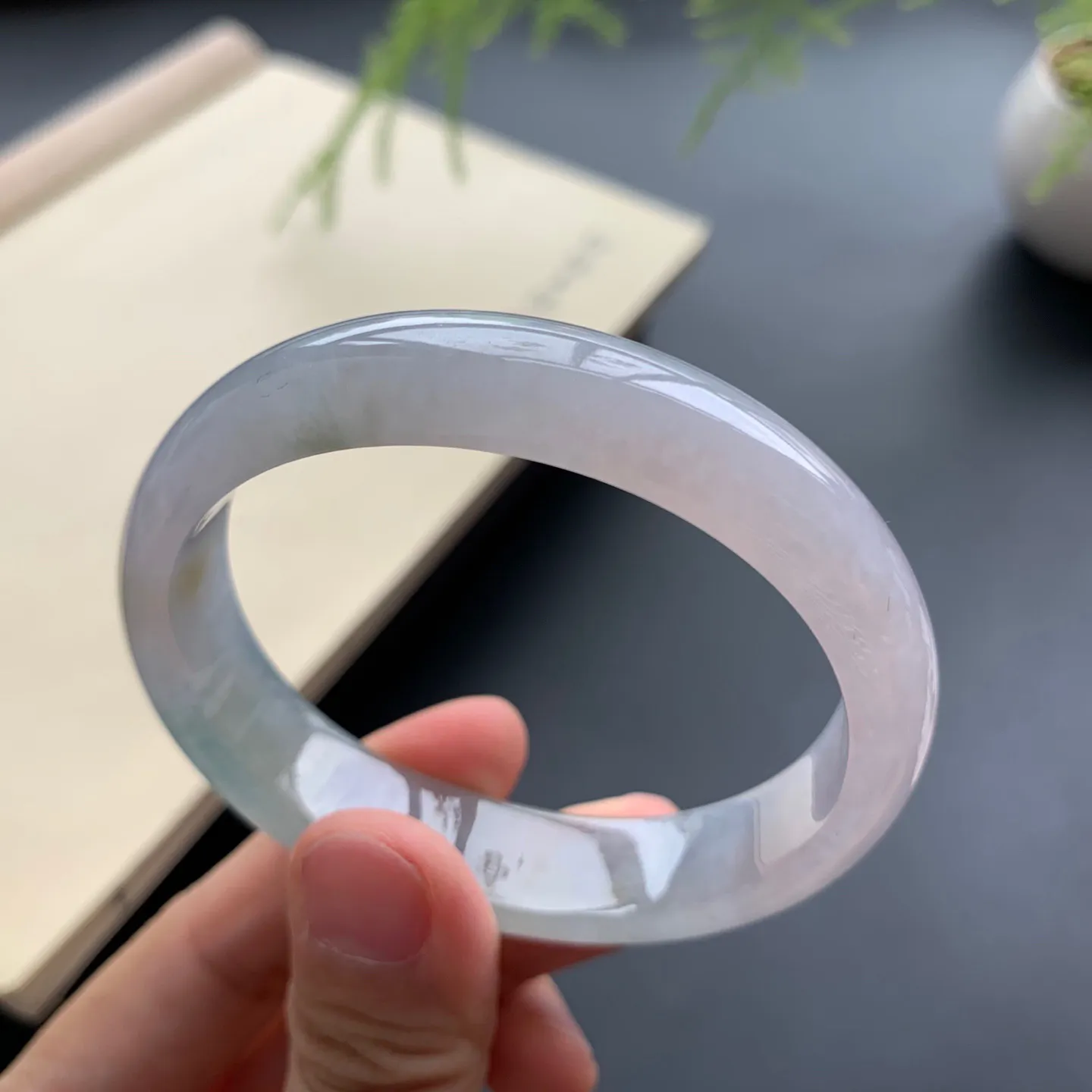 54圈口冰油贵妃手镯 尺寸：54-47.8-13-6.8，无纹裂，水润光滑，胶感十足