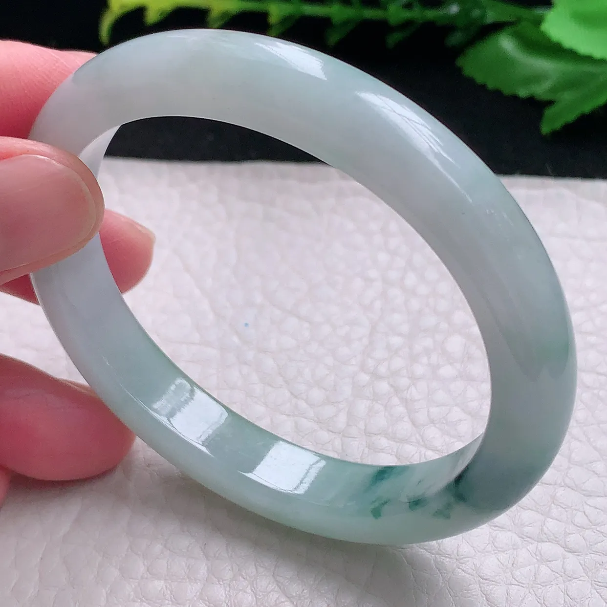 pj自然光54.5*48.6*10*7.5贵妃镯 天然缅甸翡翠a 货冰飘花蛋形宽边玉镯子 玉手环