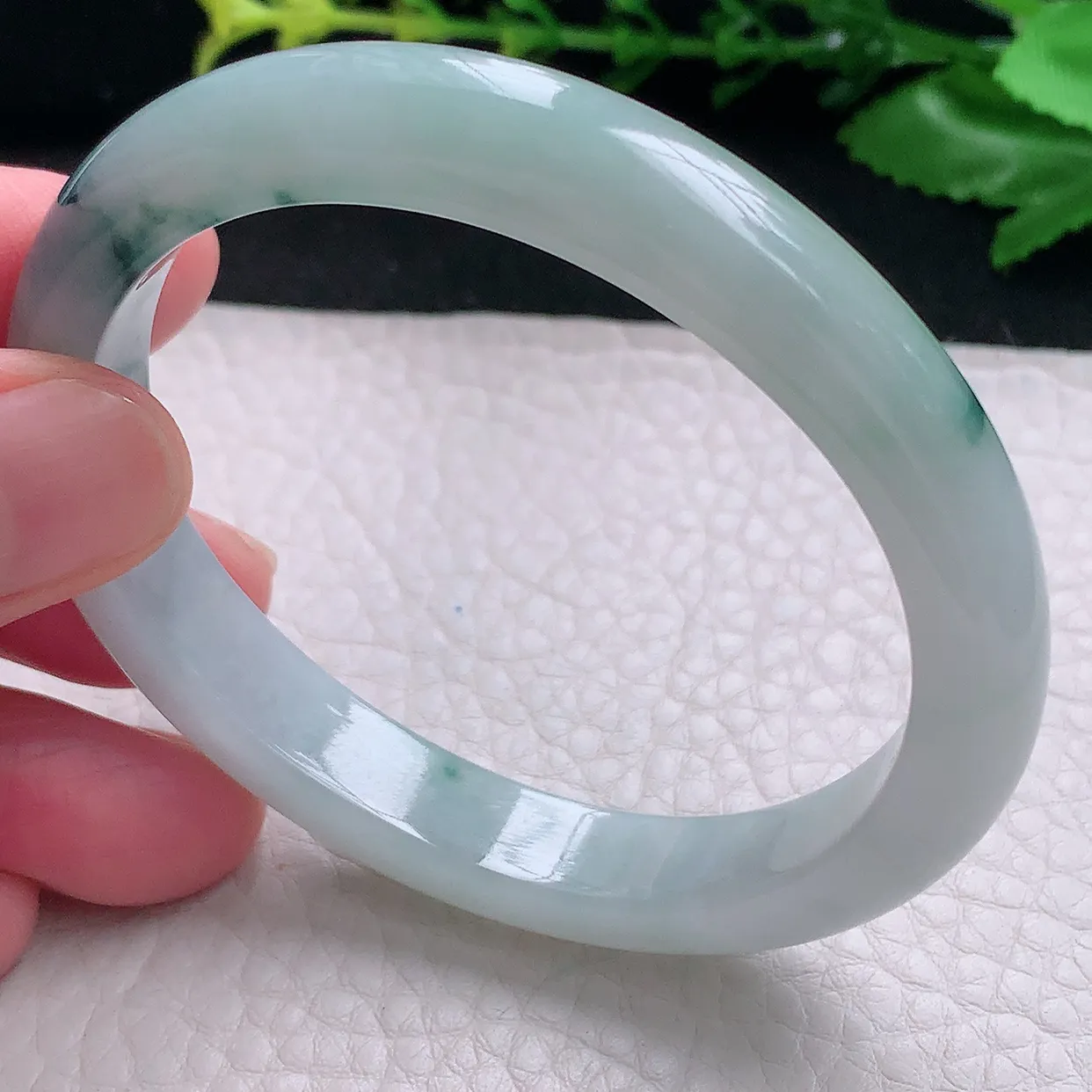 pj自然光54.5*48.6*10*7.5贵妃镯 天然缅甸翡翠a 货冰飘花蛋形宽边玉镯子 玉手环