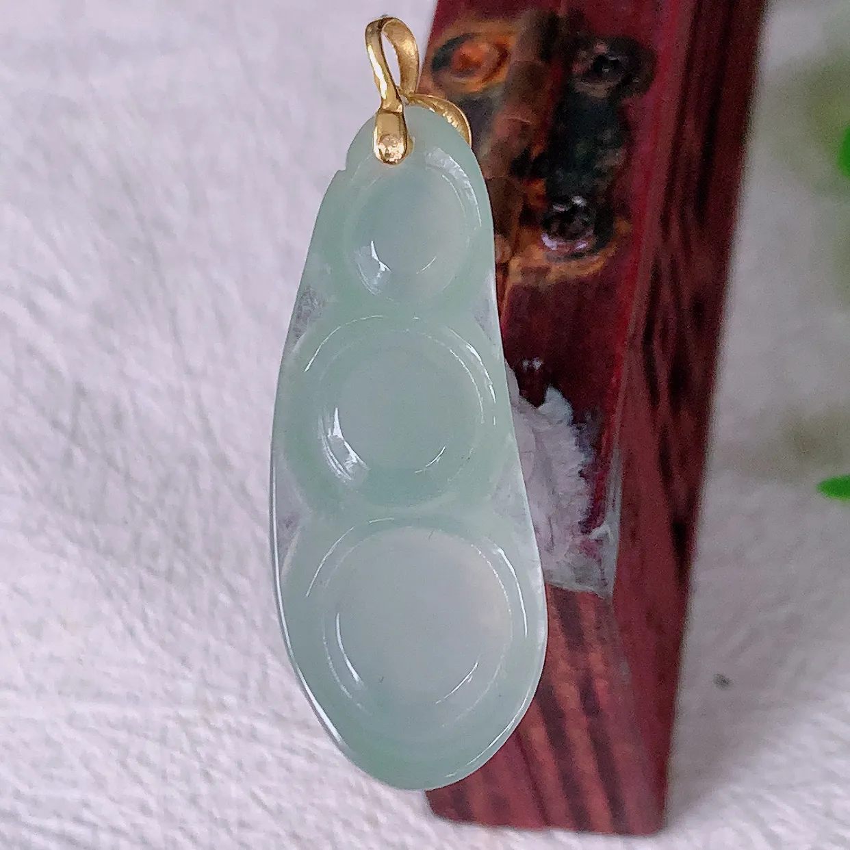 18K金镶嵌冰种翡翠四季豆吊坠，平安豆福豆玉坠，冰润通透，豆粒饱满，寓意：豆蔻年华！#12.2整体36裸石30*12*6.2