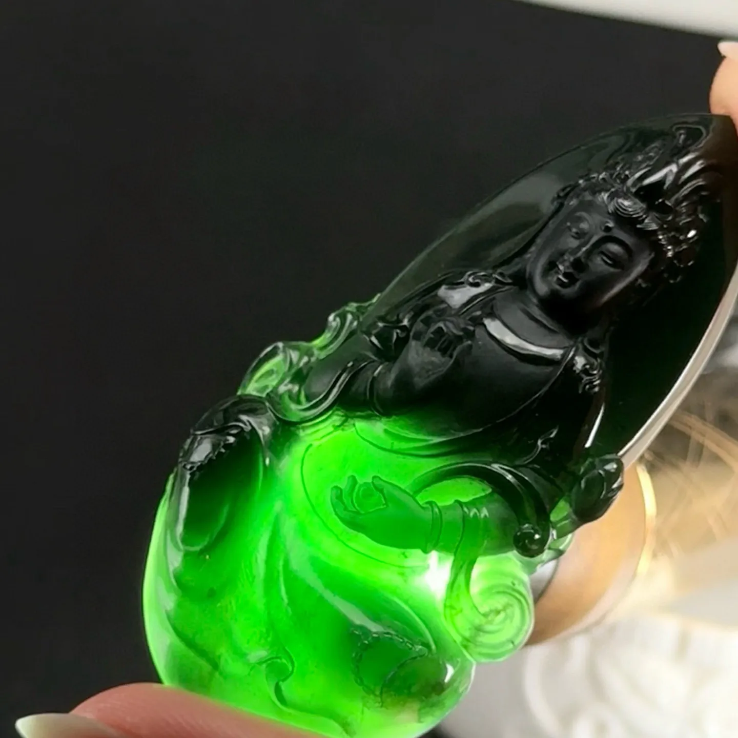 精品墨翠观音 种好色正 黑度极好 打灯通透 油性十足 尺寸60