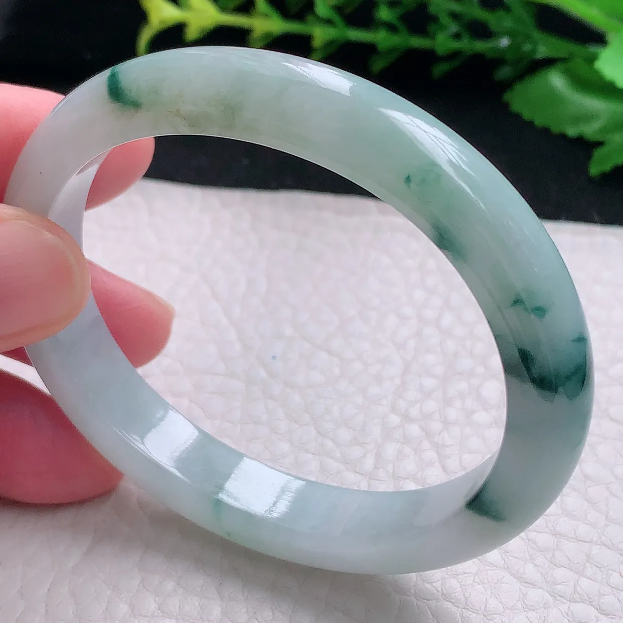 pj自然光54.5*48.6*10*7.5贵妃镯 天然缅甸翡翠a 货冰飘花蛋形宽边玉镯子 玉手环