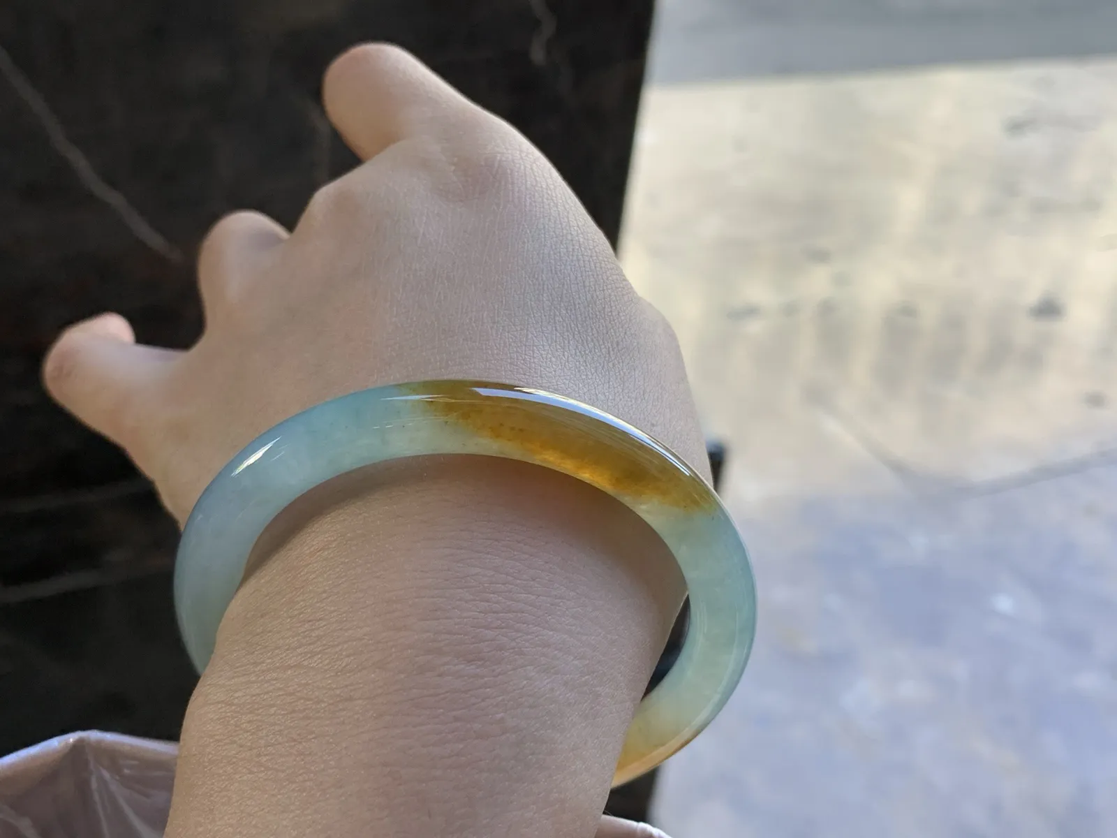 56-8.2

冰黄翡圆条手镯^_^