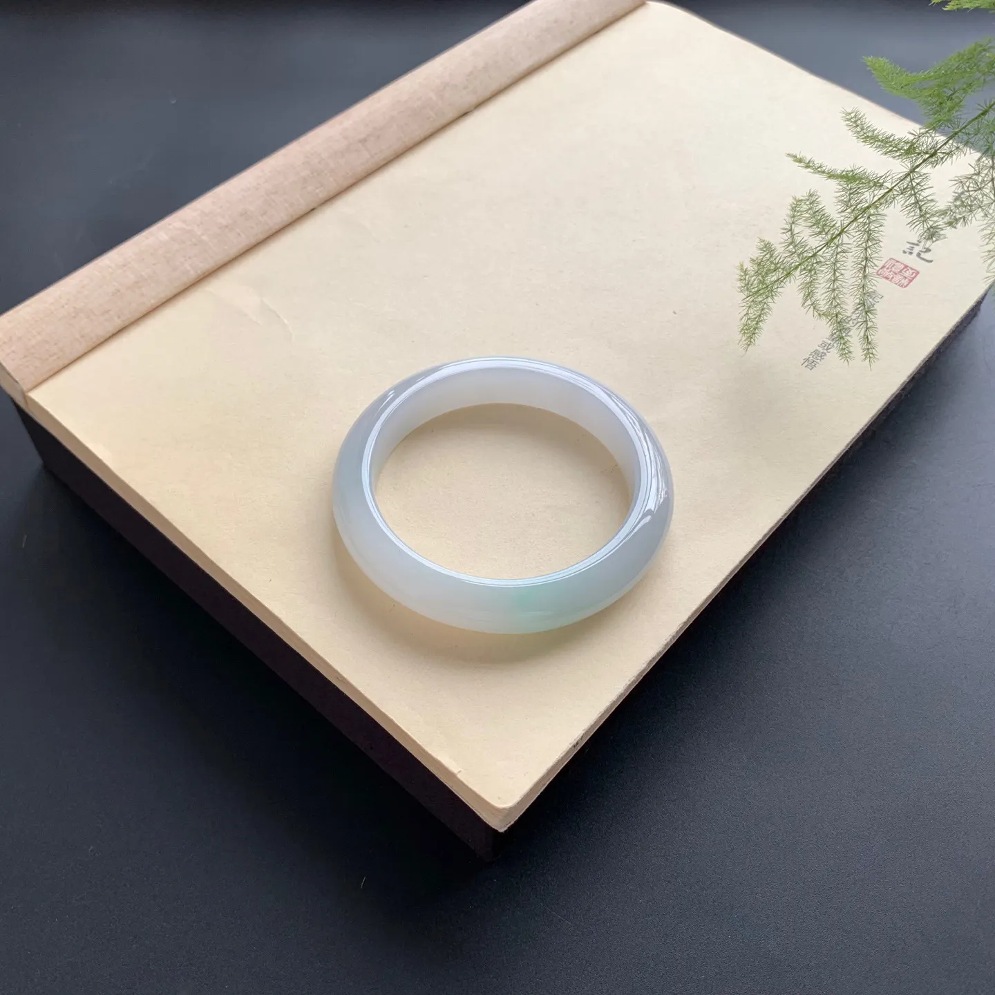 58.5圈口糯冰正圈手镯 尺寸：58.5-12.3-9.3，无纹裂，细腻釉洁，清爽干净