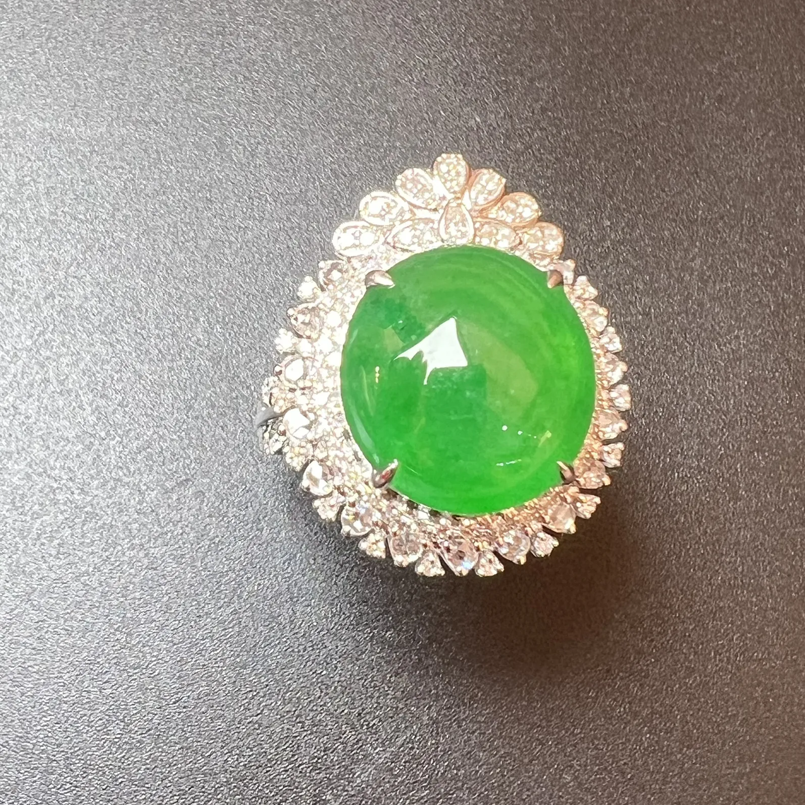 满绿双用款：戒指+坠种色俱佳，整体尺寸31.7*20.8*14.2 裸石尺寸14.8*14.1*5.2