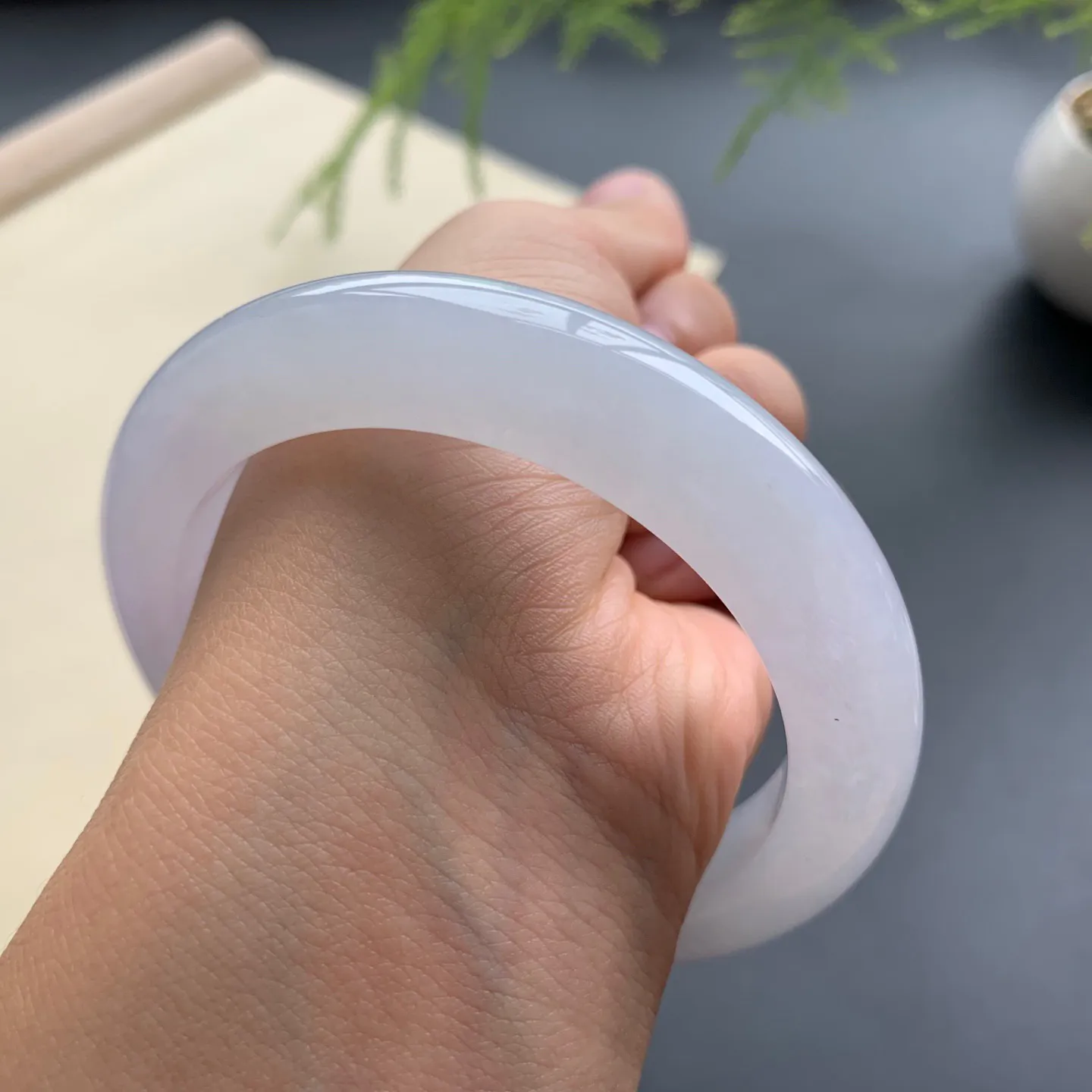 56.6圈口冰正圈手镯 尺寸：56.6-12-9.8，无纹裂，白净光滑，细腻起胶