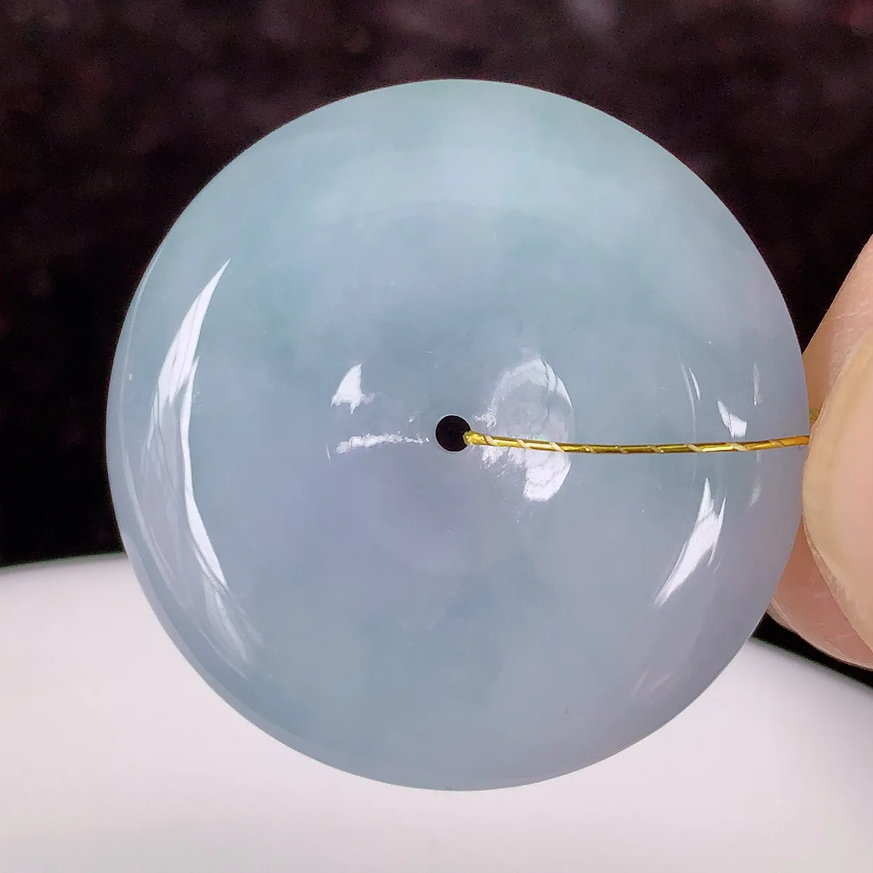 自然光实拍，冰润紫罗兰飘花翡翠平安扣吊坠，玉扣，平安是福；很美的料子，平安扣佩戴优雅迷人！#35.2