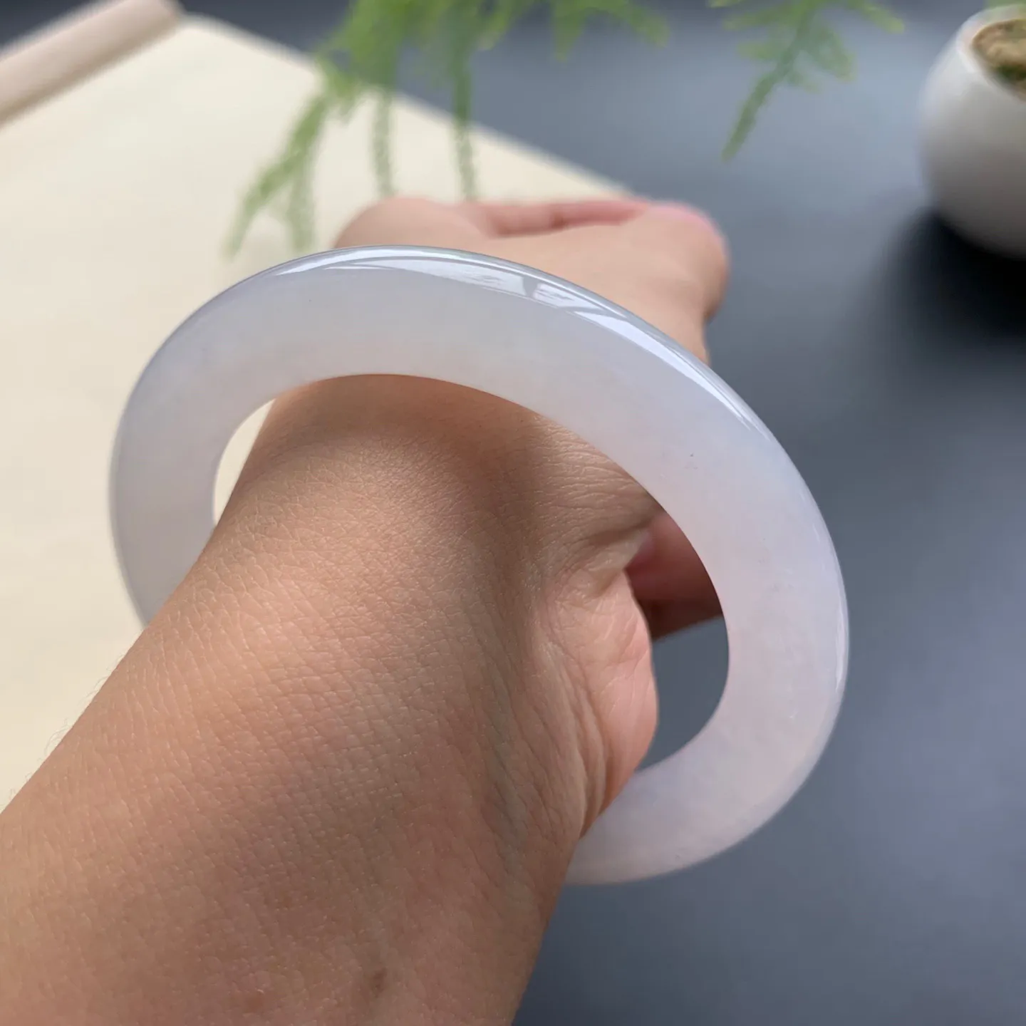 圈口冰圆条手镯 尺寸：52.8-10.5-10，水润起胶，条形饱满