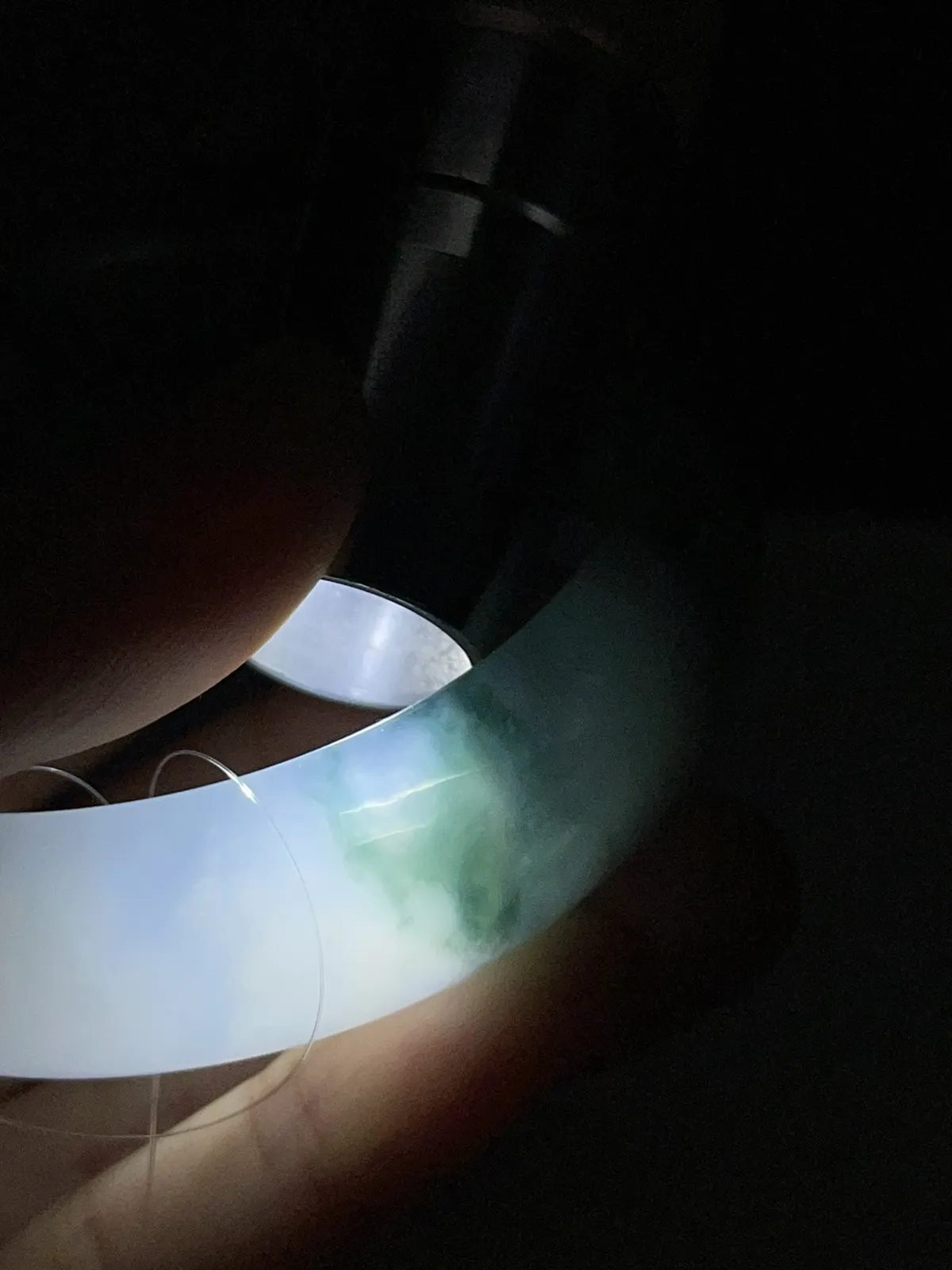 正圈60.8圈口，翡翠冰种飘绿手镯