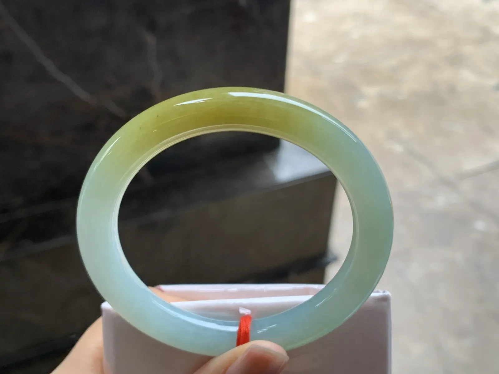 53.5-9

黄翡圆条手镯^_^颜色鲜艳 浓郁