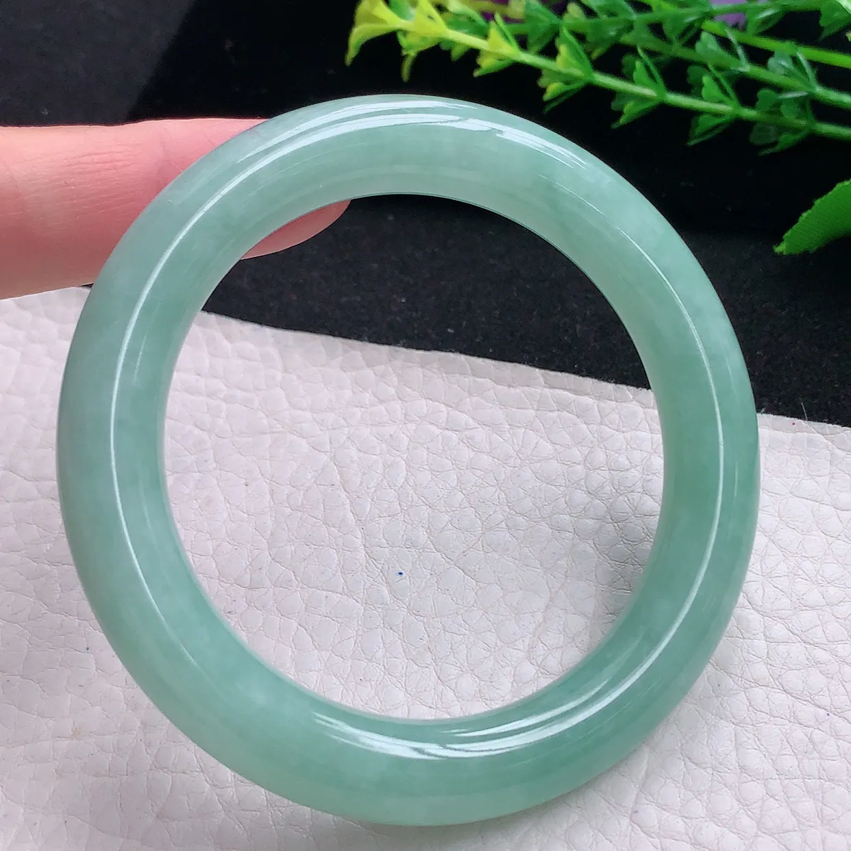 n自然光57*10.5美人镯 天然缅甸翡翠a 货蓝韵圆条玉镯子 玉手环