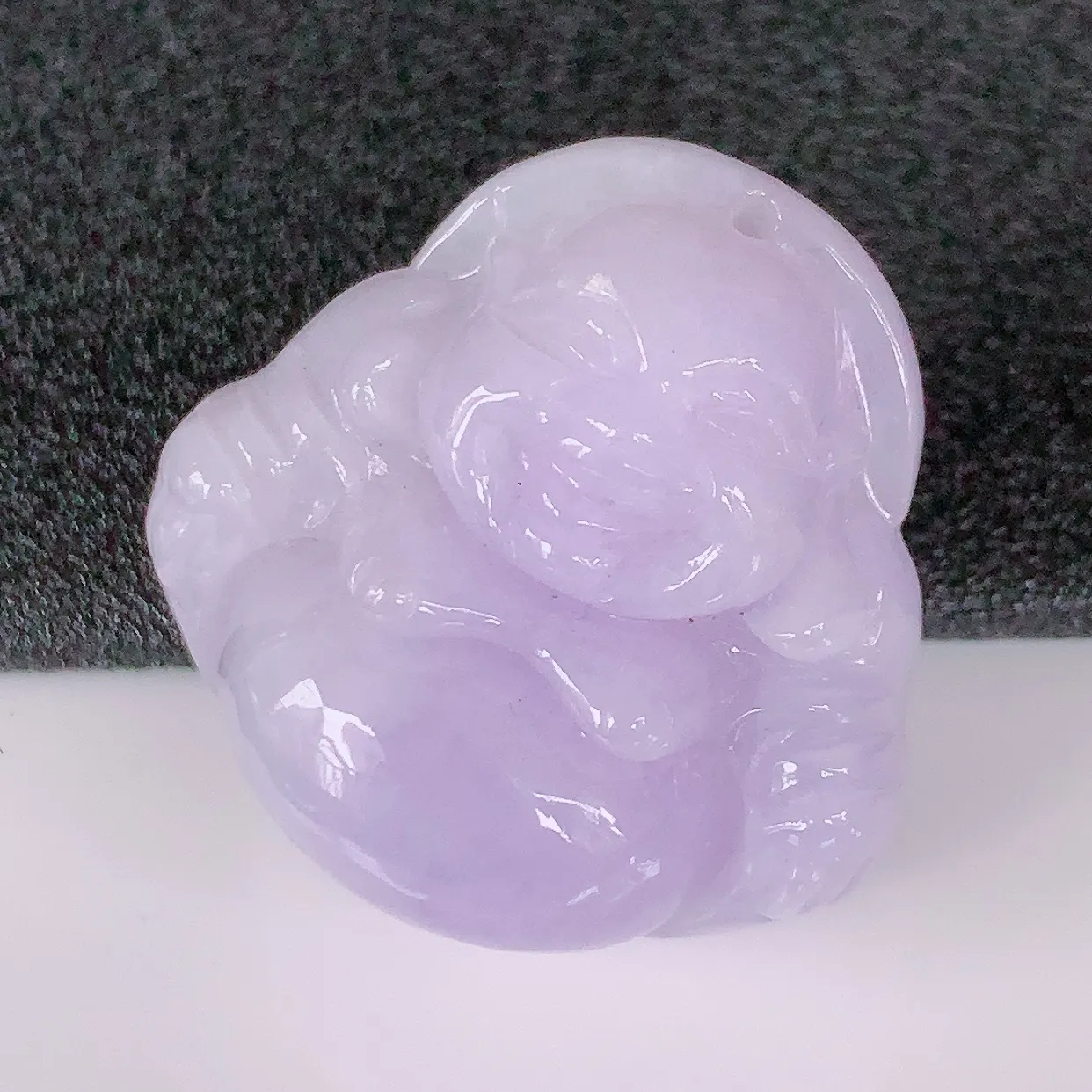 自然光实拍，冰润紫罗兰翡翠佛公吊坠，玉笑佛，饱满，开脸喜庆，配戴优雅迷人！#75.2