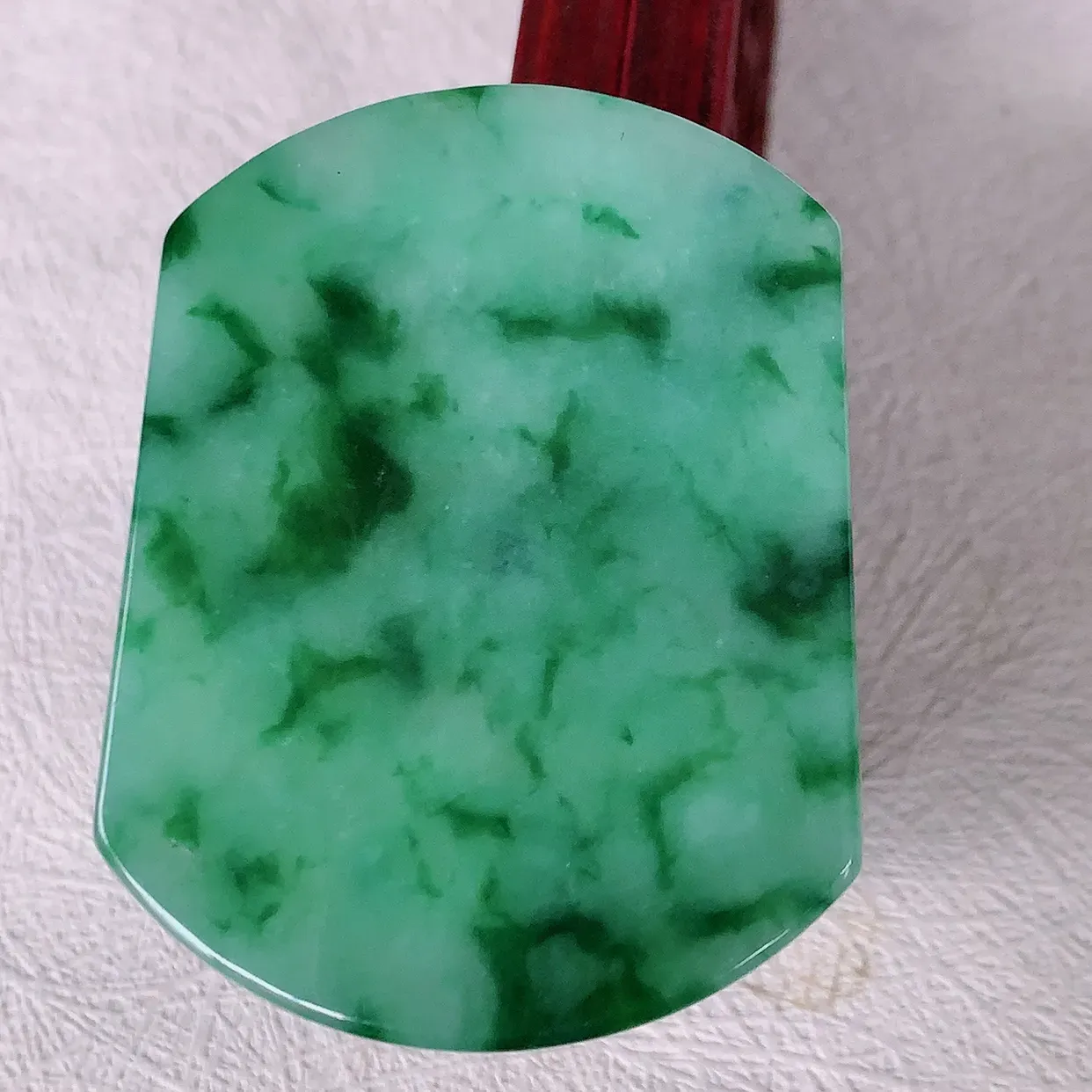 自然光实拍，水润飘花翡平安无事牌吊坠，翡翠无事牌，平平安安，无事牌翠色灵动，佩戴平安时尚！#46.2