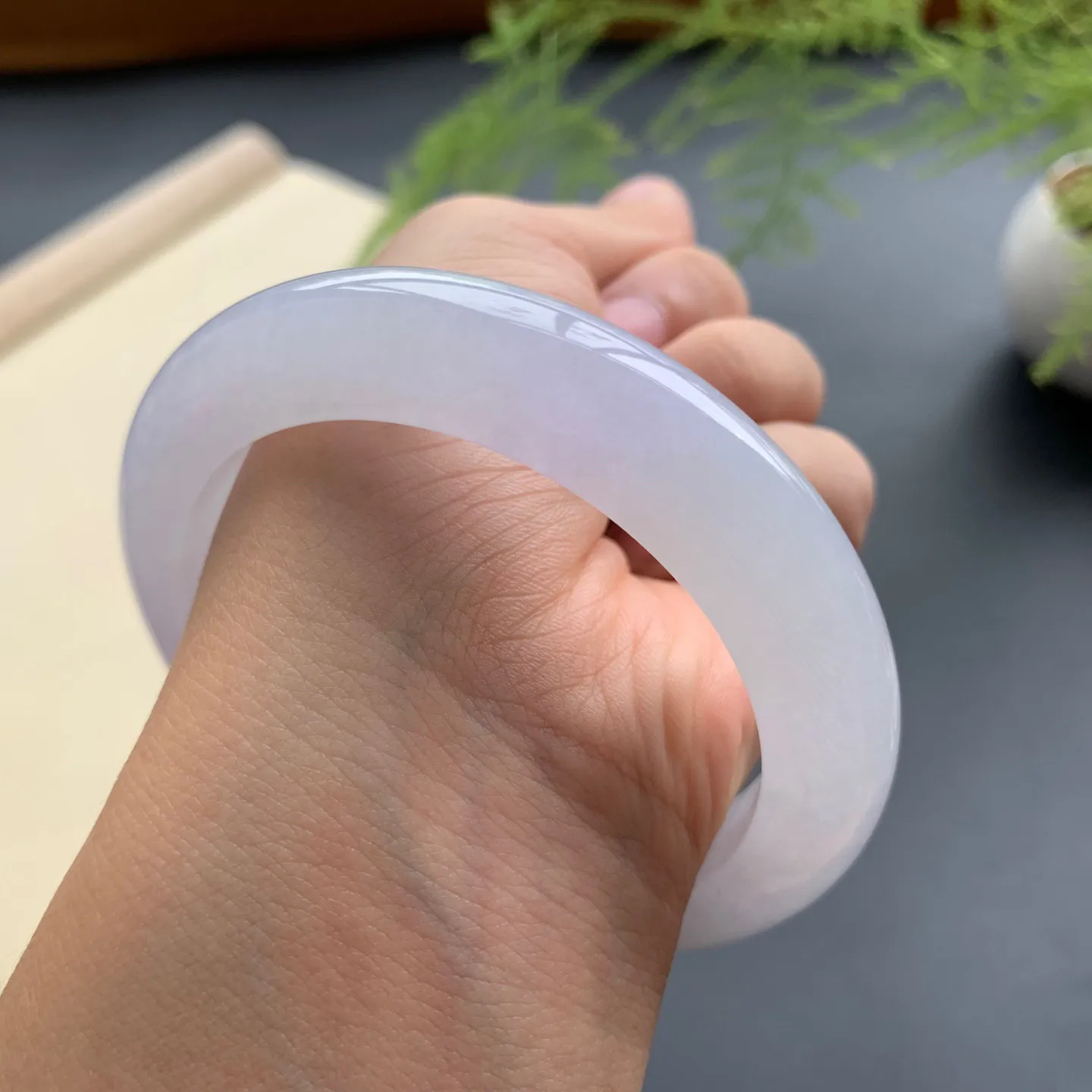 56.6圈口冰正圈手镯 尺寸：56.6-12-9.8，无纹裂，白净光滑，细腻起胶