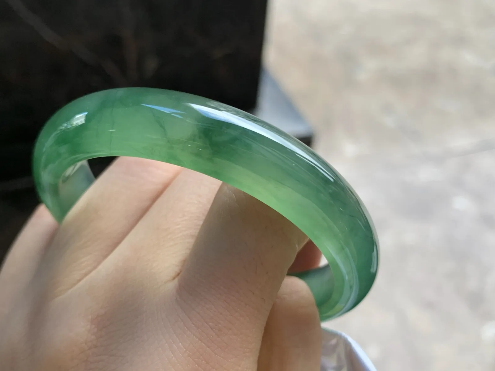 56.5-12.8-8.2

油绿贵妃手镯^_^起光 种老 正圈54可以带