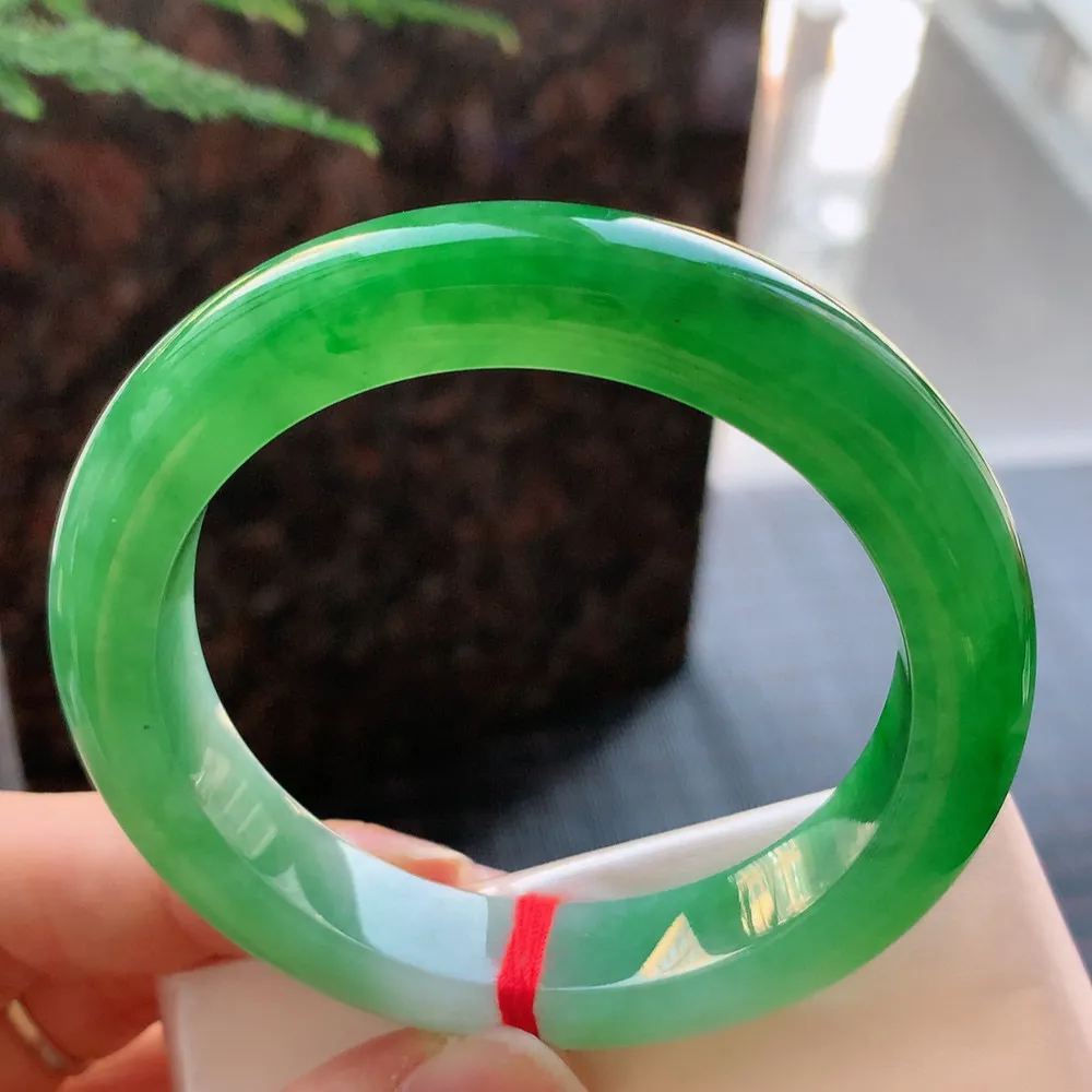 正圈冰阳绿 无瑕 尺寸:54.1/11.7/9尽头 色阳